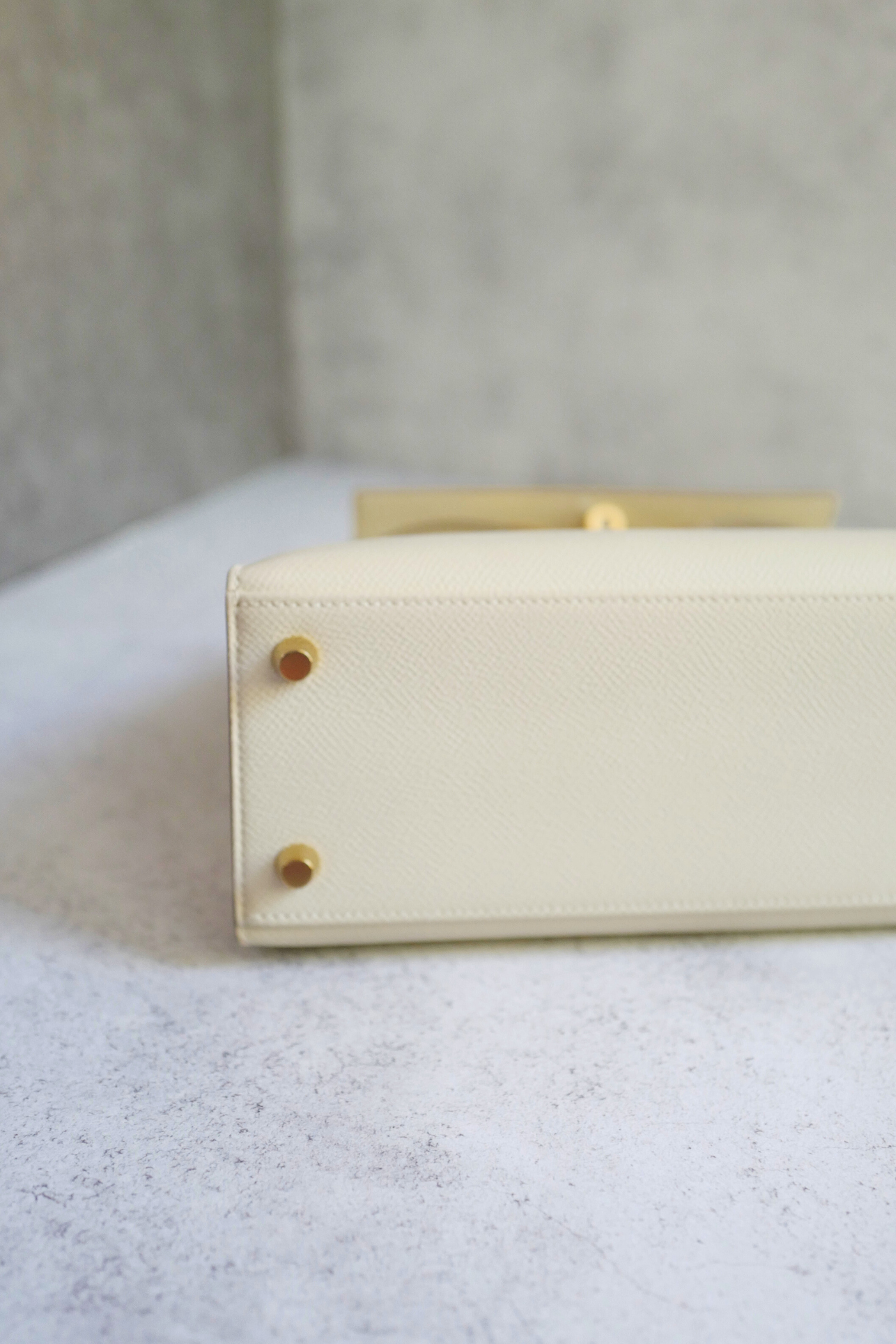 Hermès Kelly 25 Sellier Craie Epsom Leather with Gold Hardware Stamp U