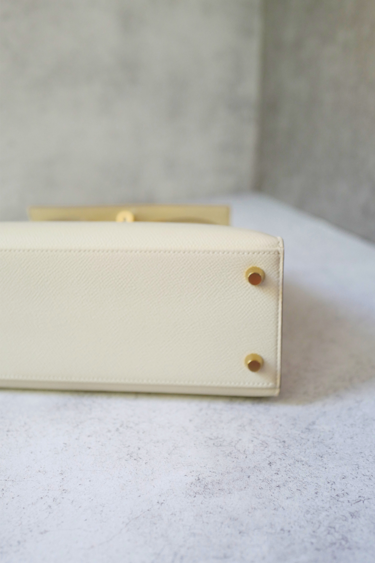 Hermès Kelly 25 Sellier Craie Epsom Leather with Gold Hardware Stamp U
