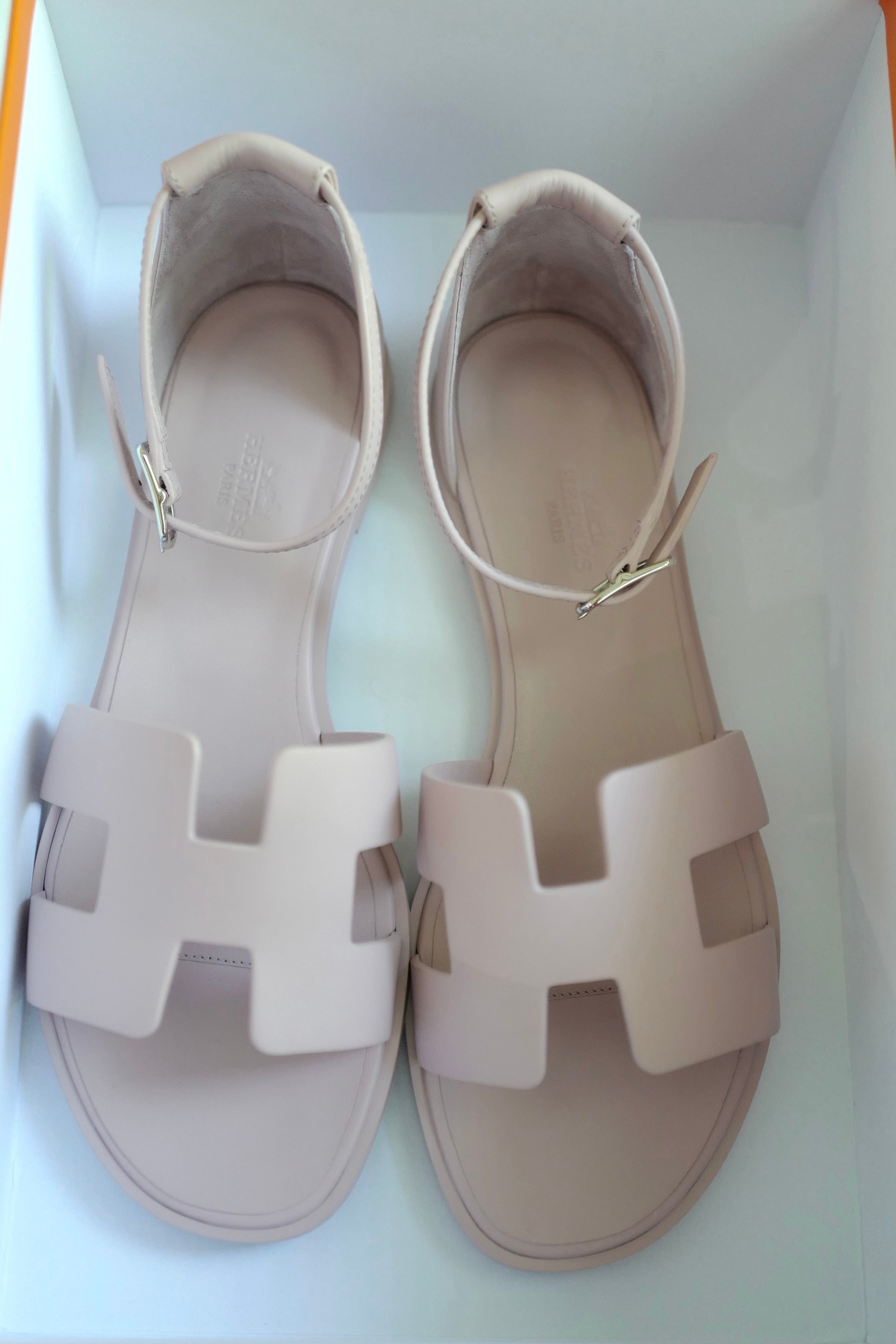 BNIB Hermes Santorini Sandal In rose cancan Size 38