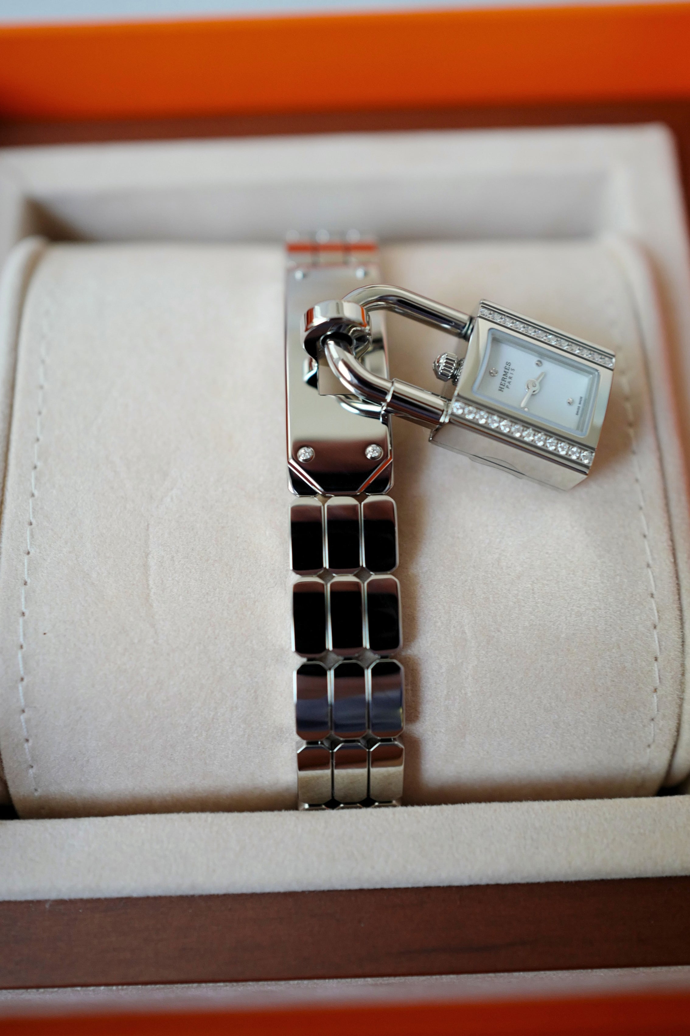 BNIB Hermès Mini Kelly Watch 16mm Sans Coloris with Diamonds