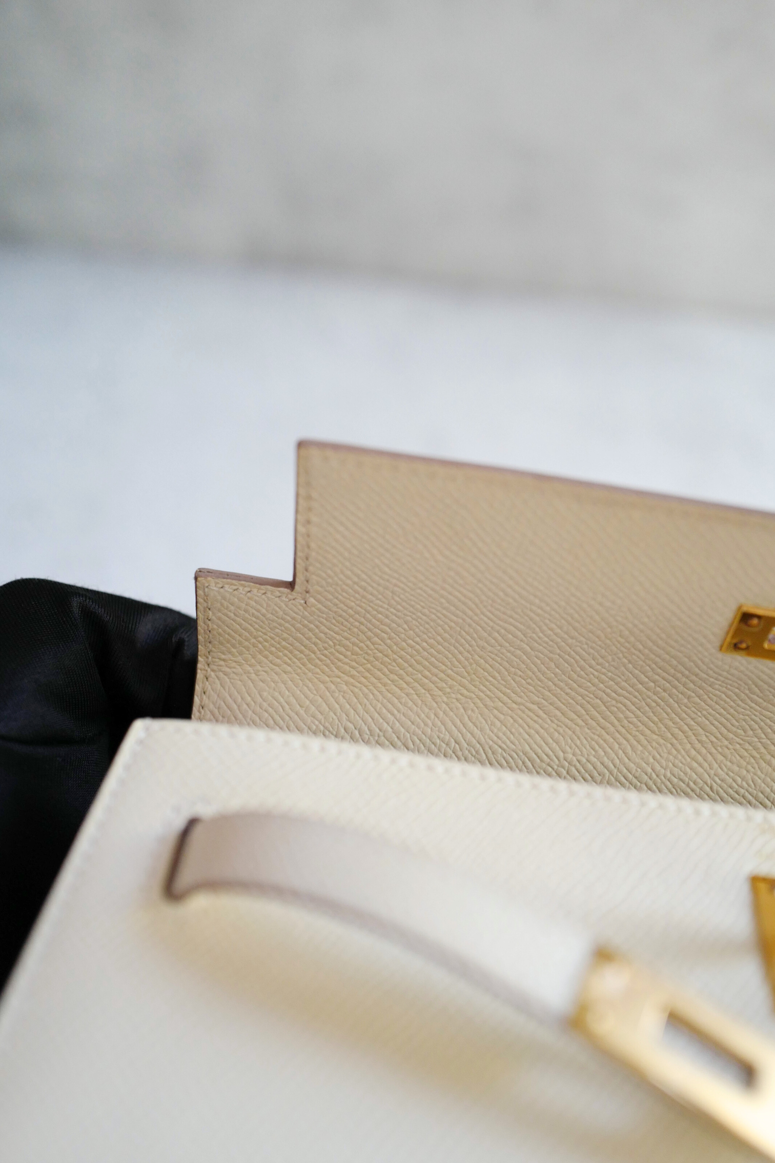 Hermès Kelly 25 Sellier Craie Epsom Leather with Gold Hardware Stamp U