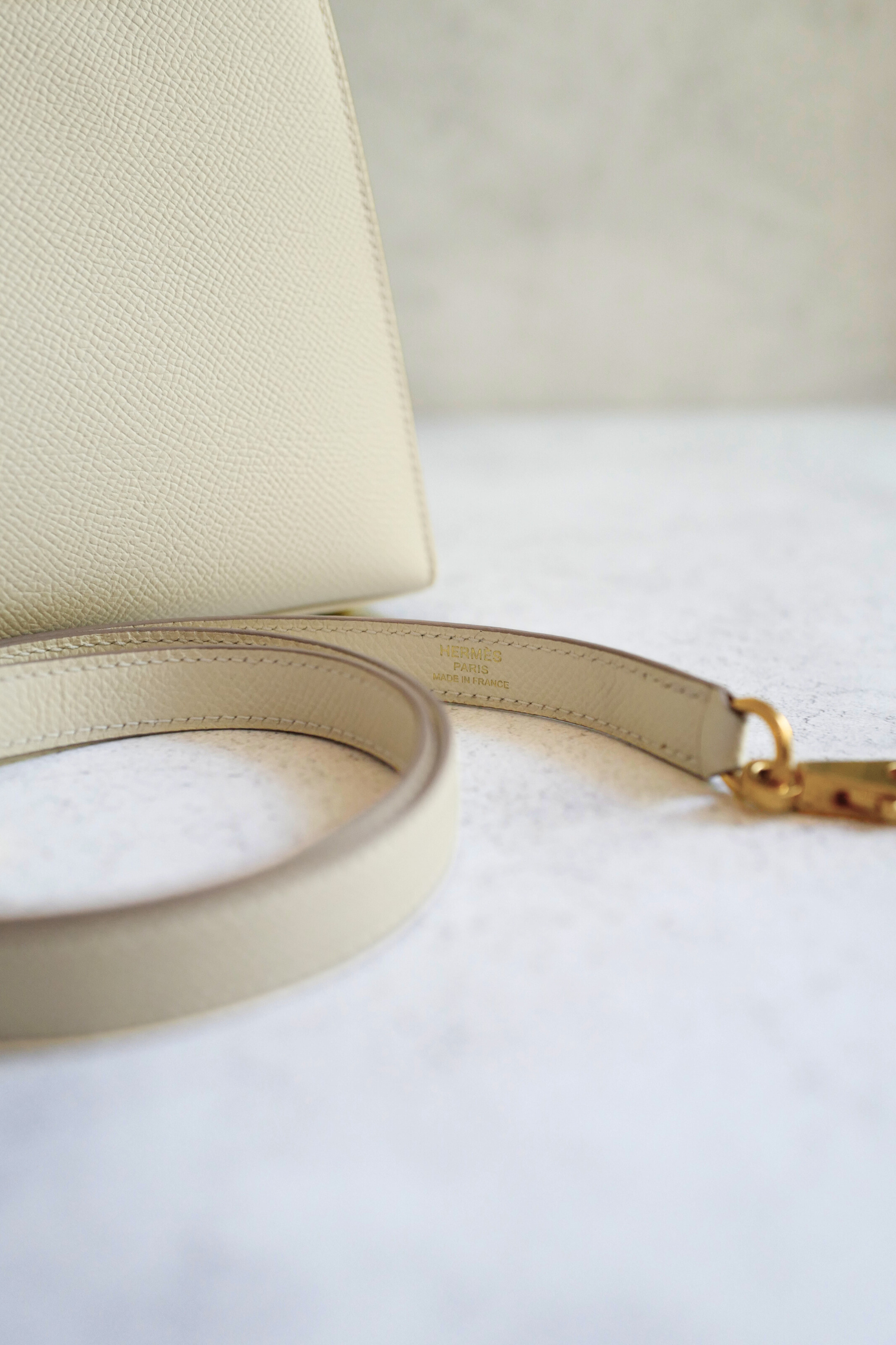 Hermès Kelly 25 Sellier Craie Epsom Leather with Gold Hardware Stamp U