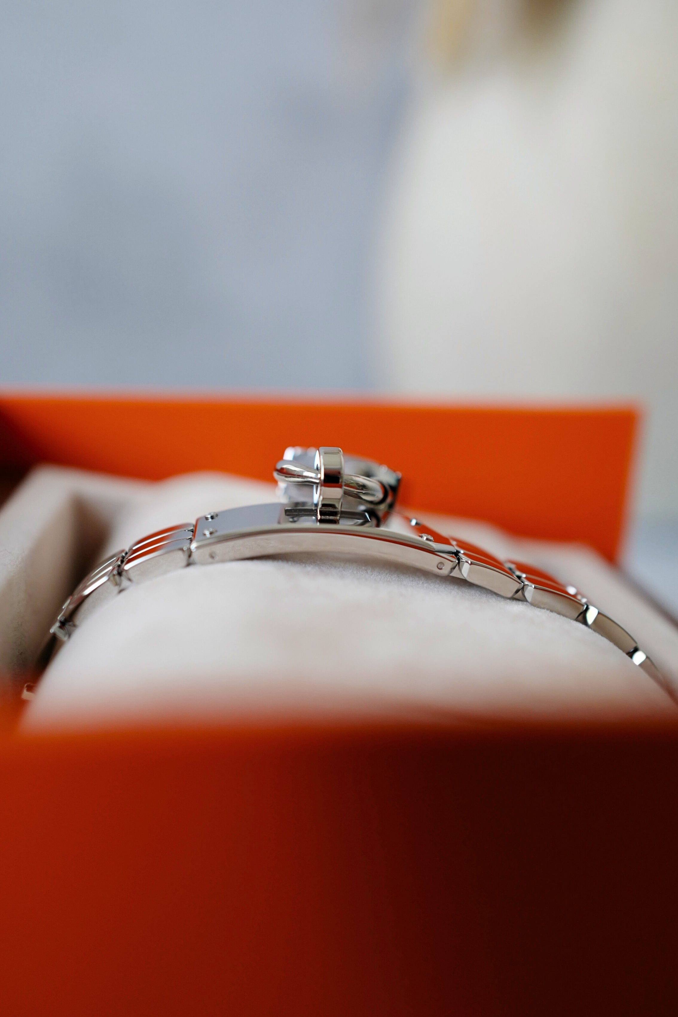 BNIB Hermès Mini Kelly Watch 16mm Sans Coloris with Diamonds