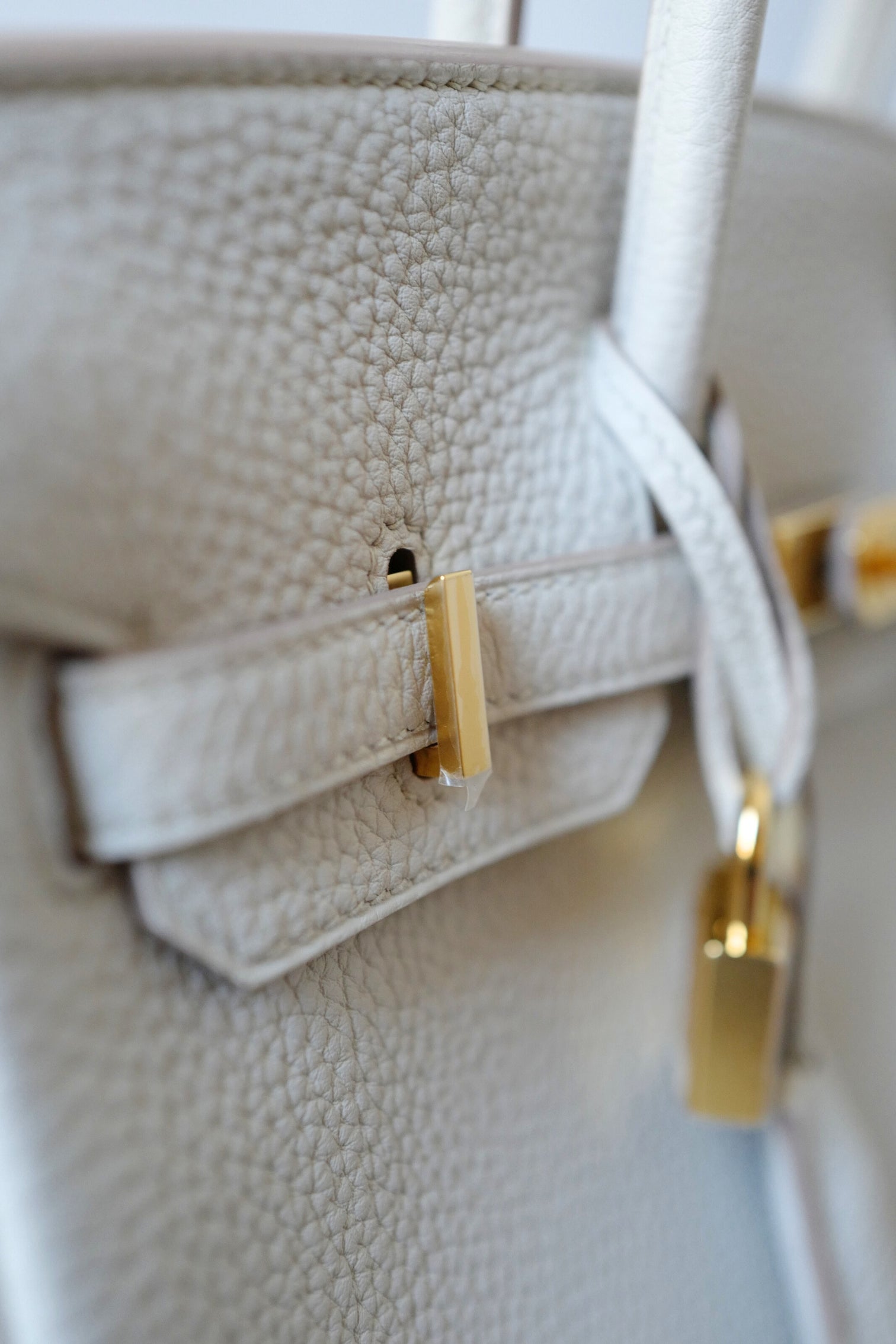 BNIB Hermès Birkin 25 Bag Beton Veau Togo Leather with Gold Hardware K 2025