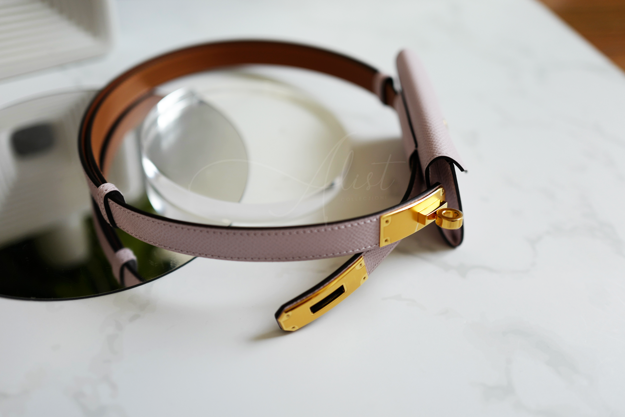 New Hermes Kelly Pocket 18 Belt Mauve pâle in Gold Hardware