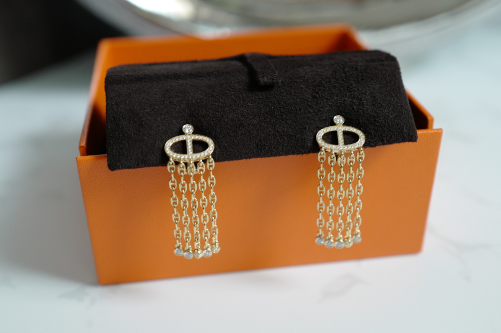 BNIB Hermes Calypso dangling earrings dia yg 18K Sans