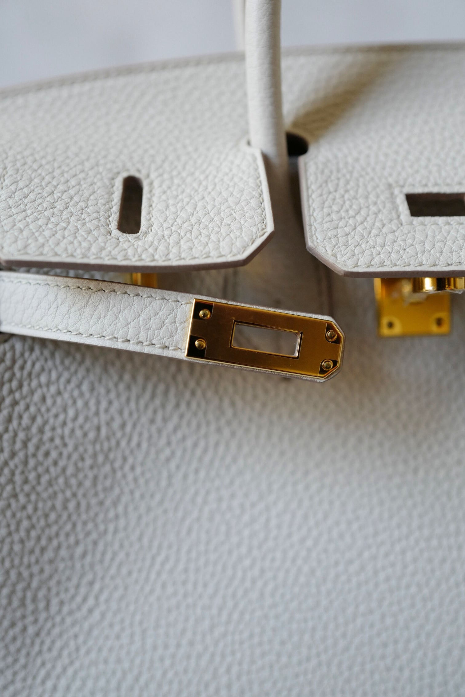 BNIB Hermès Birkin 25 Bag Beton Veau Togo Leather with Gold Hardware K 2025