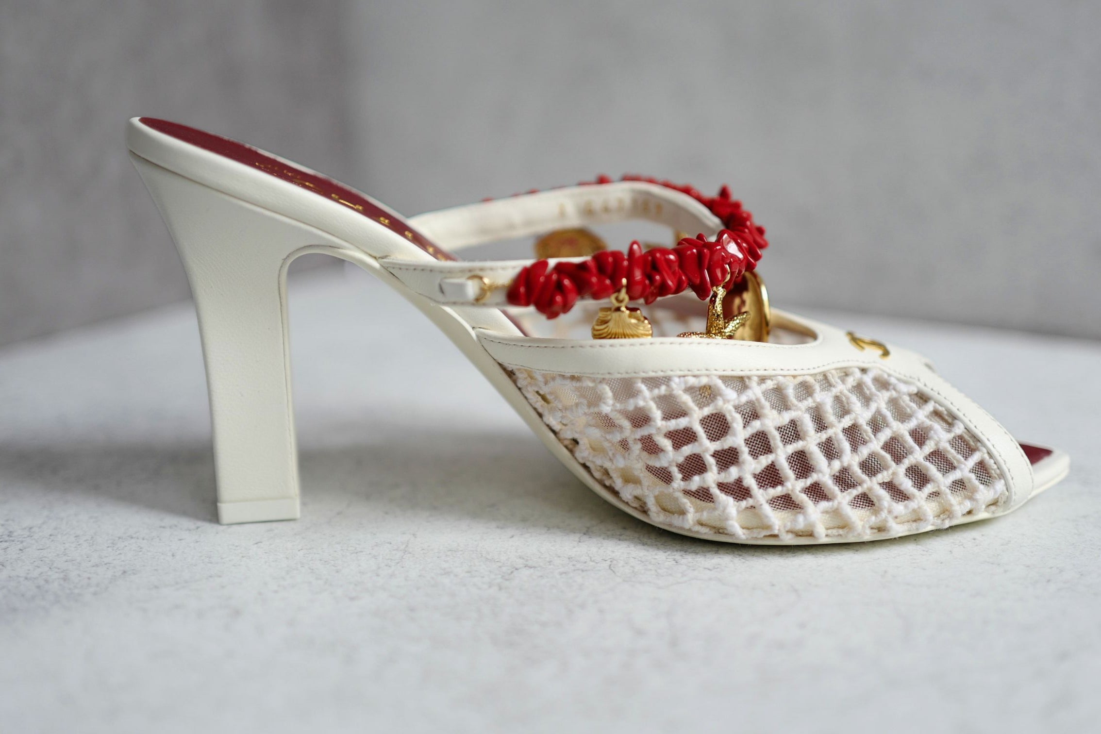 Chanel 26M Coco Beach Mules Ivory Mesh/Cotton/Lambskin/Resin/Metal Size 38
