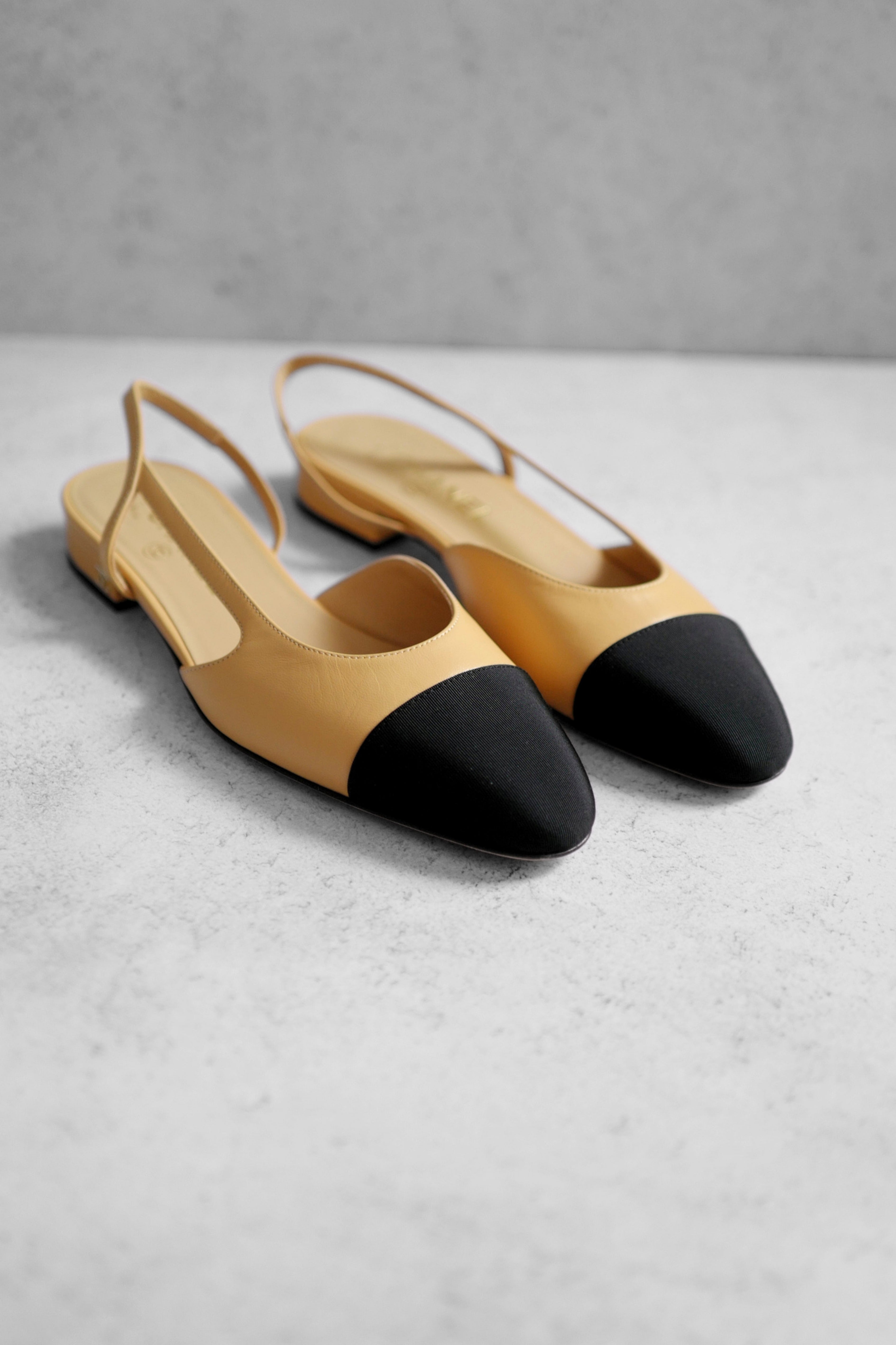 Chanel 26S Slingbacks Beige Black Goatskin Grosgrain Size 38
