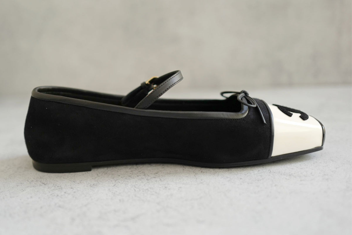 NEW Chanel 26K Flat Shoes Mary Jane Black White Suede Goat &Calfskin Size 38.5