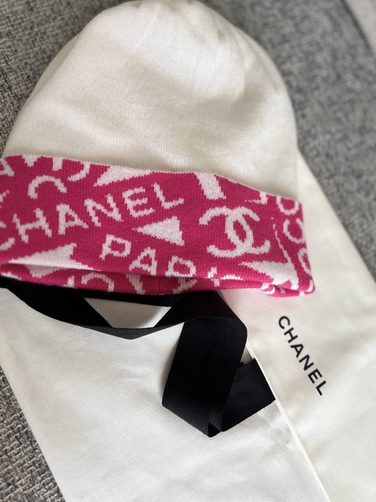 Chanel Beanie Cashmere 24C In White/pink CC Logo All Size NEW display picture 3