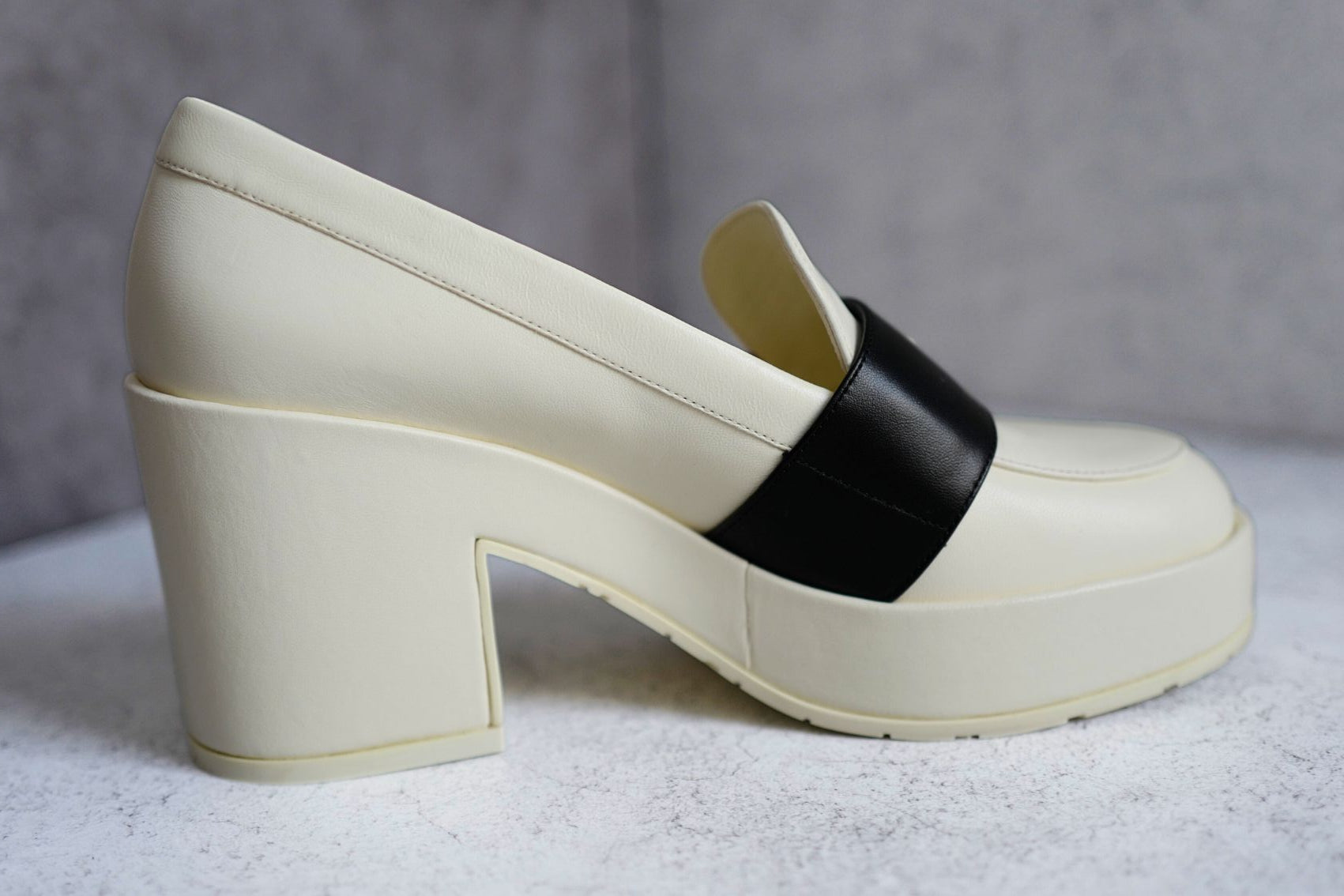 BNIB CHANEL 23C Ivory/Black Crystal CC Logo Moccasin Loafers 37.5