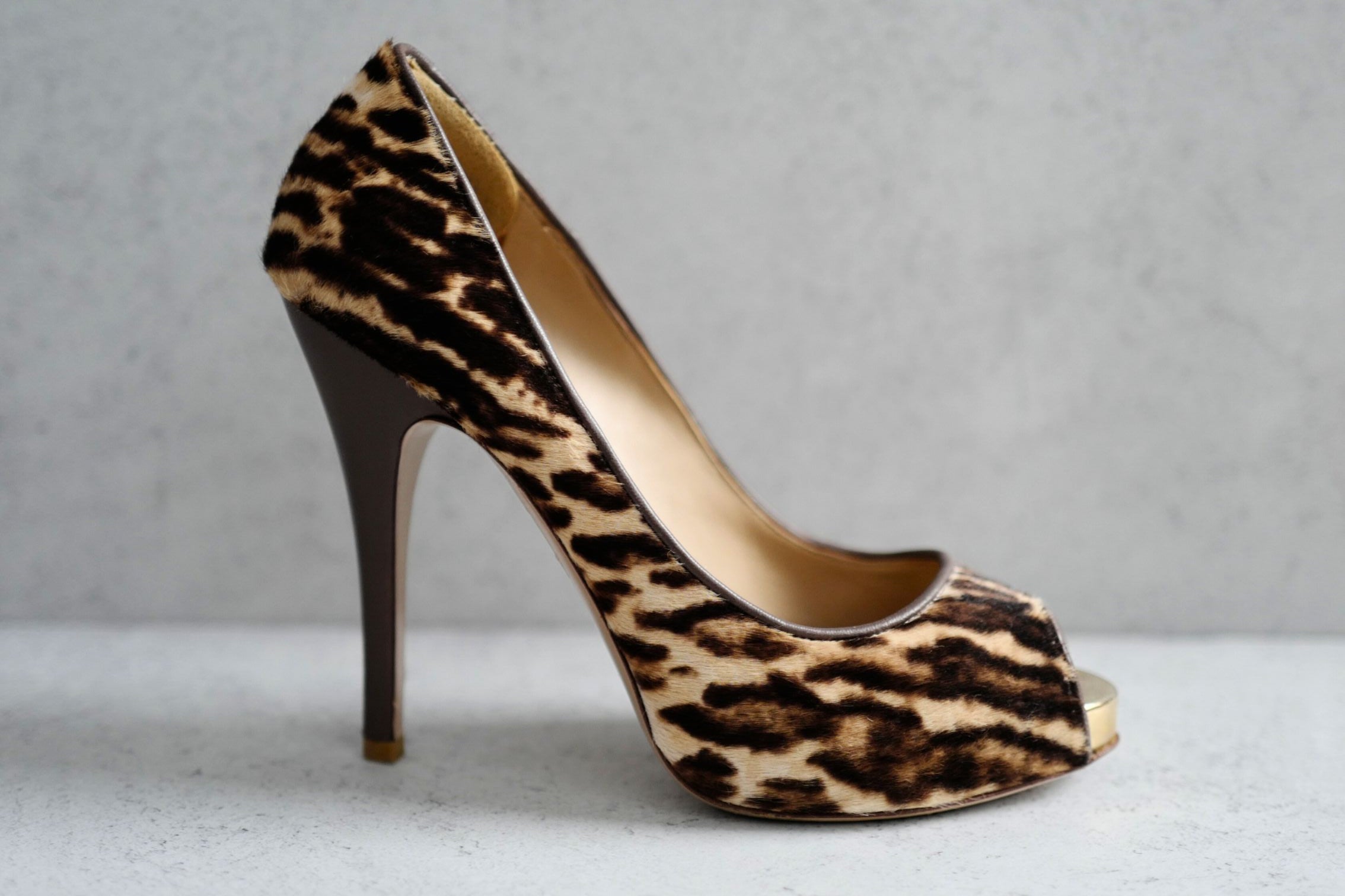 Preowned Valentino Heels Leopard Print size 37