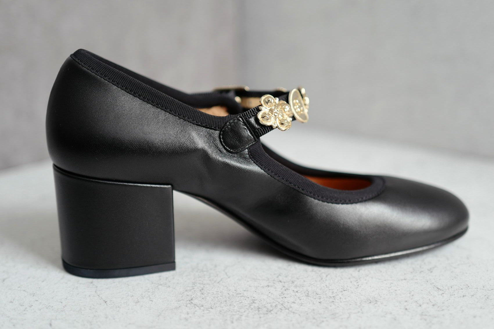 Chanel 24A Metiers D’art Black Leather Mary Jane Heels Gold Charms Size38 BNIB