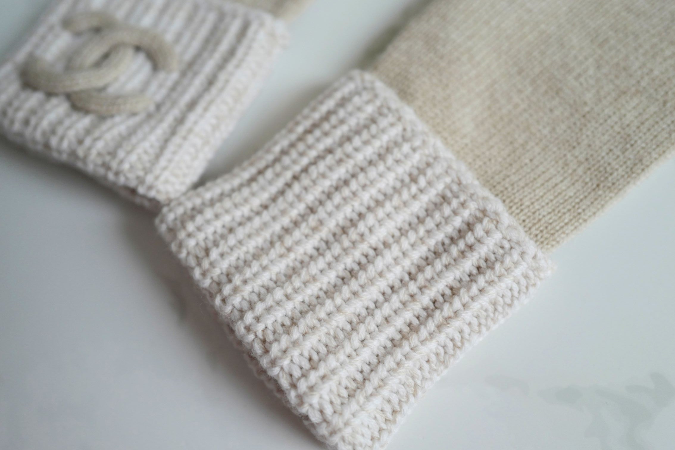 NEW Chanel Fall-Winter 2024/25 Knit Gloves CC Logo