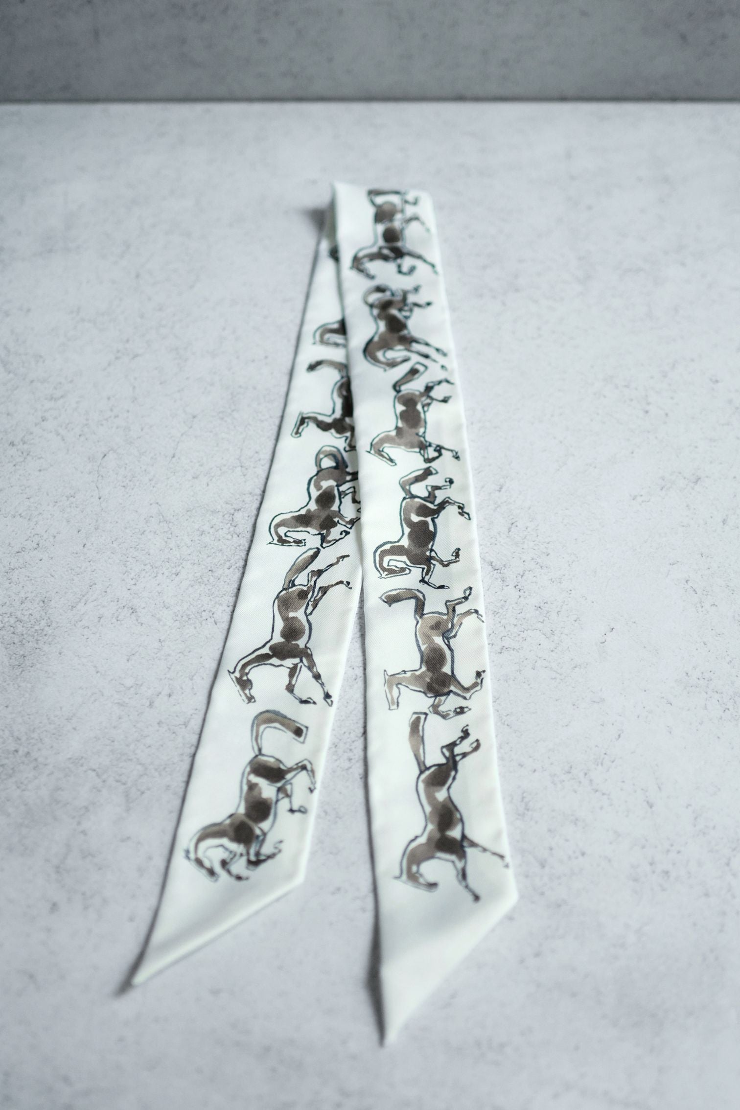 Hermès Chevaux en Liberte Twilly Blanc / Vert de Gris / Bronze 100% Silk