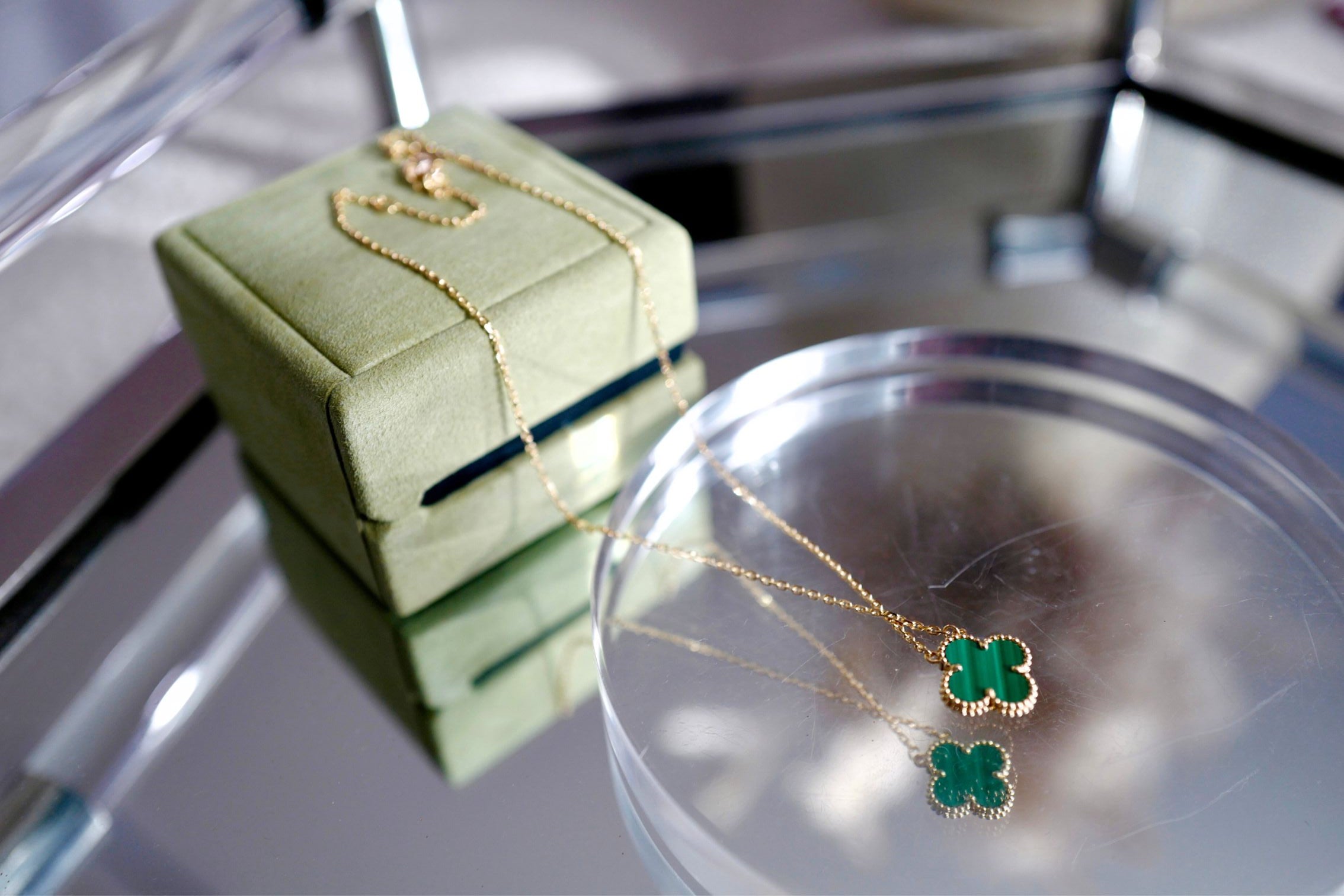 BNIB Van Cleef & Arpels Alhambra Malachite Pendant Necklace in 18K Yellow Gold