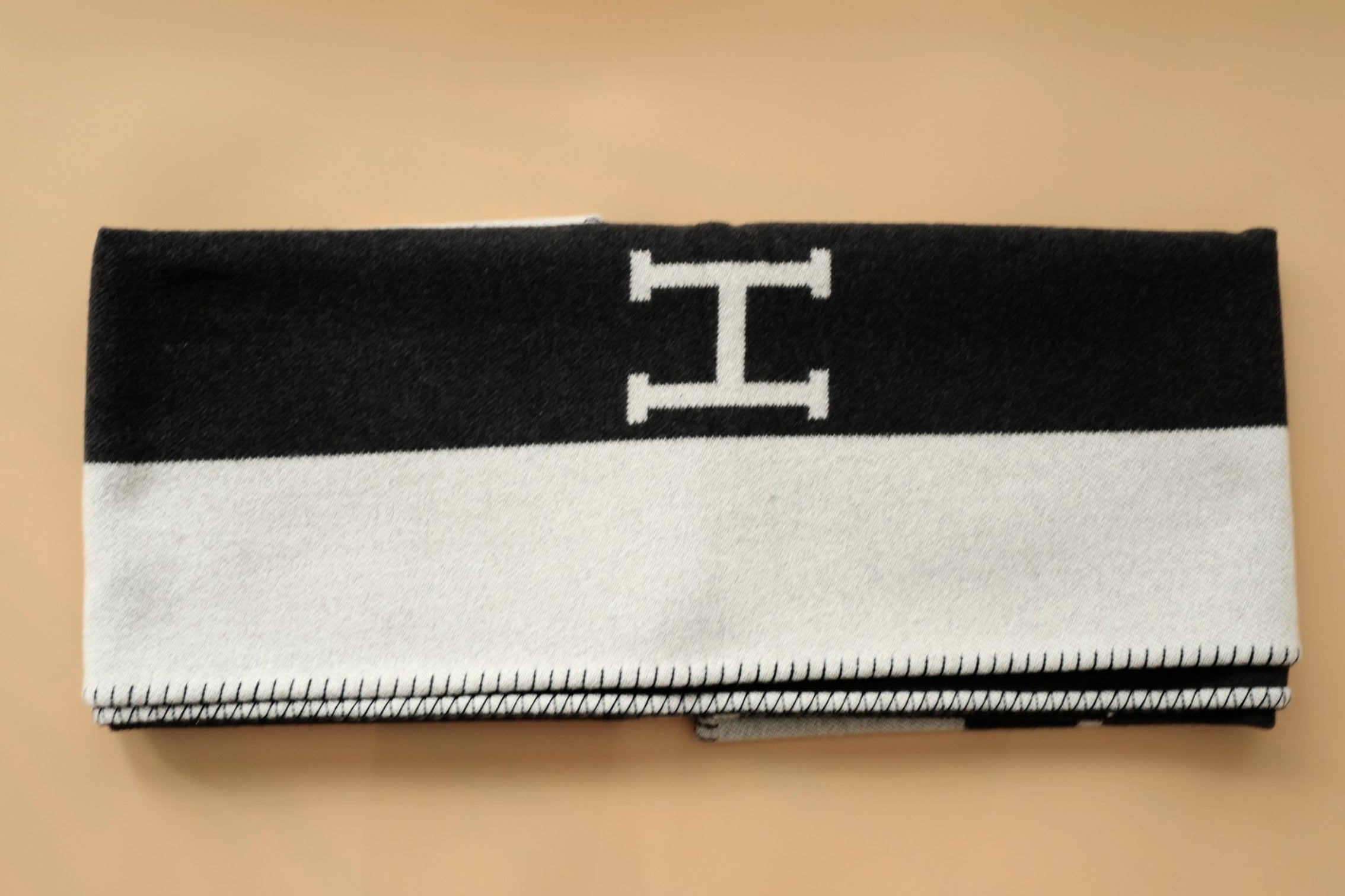 NEW Hermes Avalon Throw Blanket Ecru Gris Foncé Jacquard Merino Wool Cashmere
