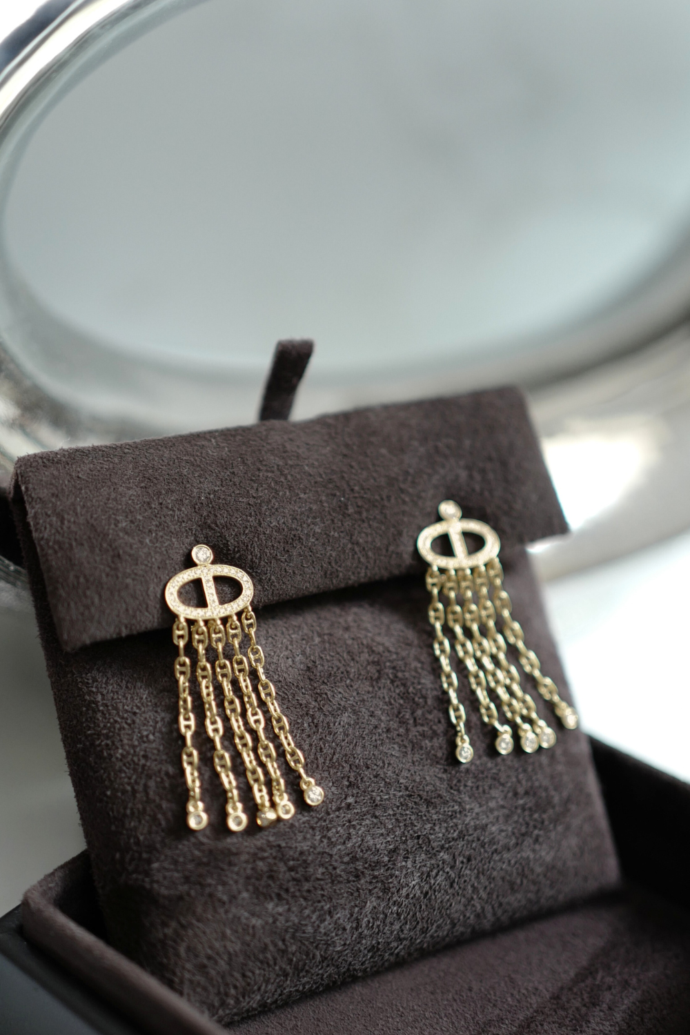 BNIB Hermes Calypso dangling earrings dia yg 18K Sans