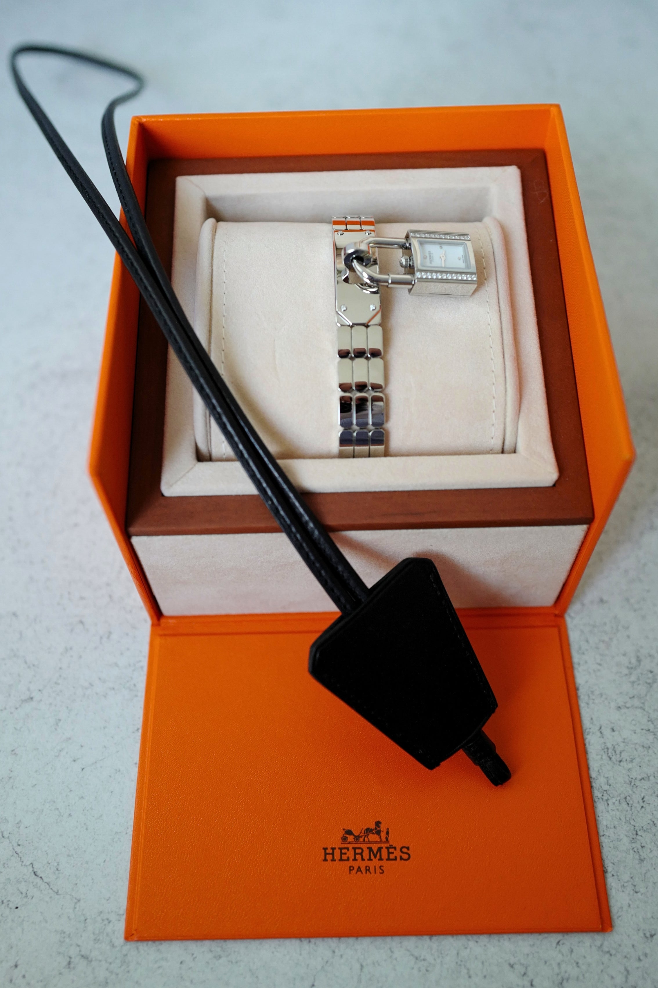 BNIB Hermès Mini Kelly Watch 16mm Sans Coloris with Diamonds