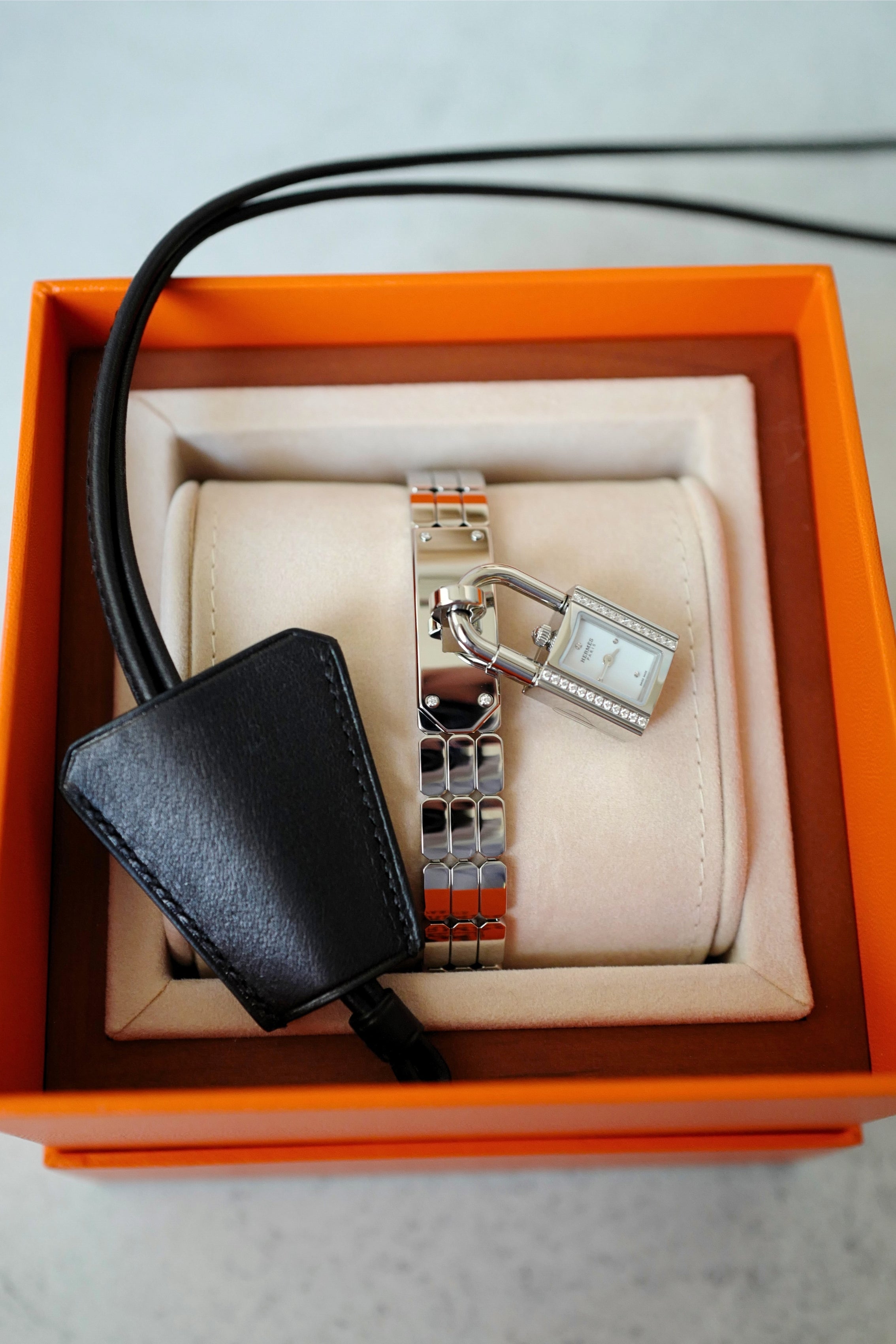 BNIB Hermès Mini Kelly Watch 16mm Sans Coloris with Diamonds