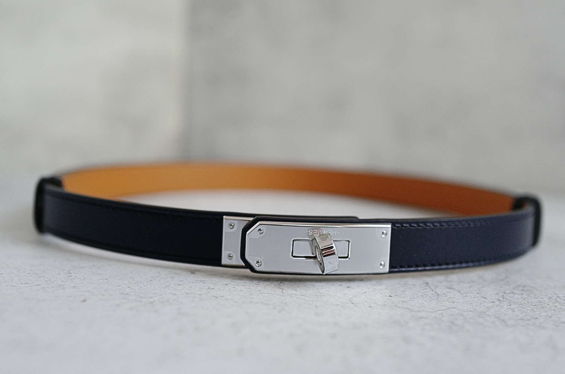 BNIB Hermès Kelly 18 Belt Hunter Leather in Bleu Indigo Palladium HW