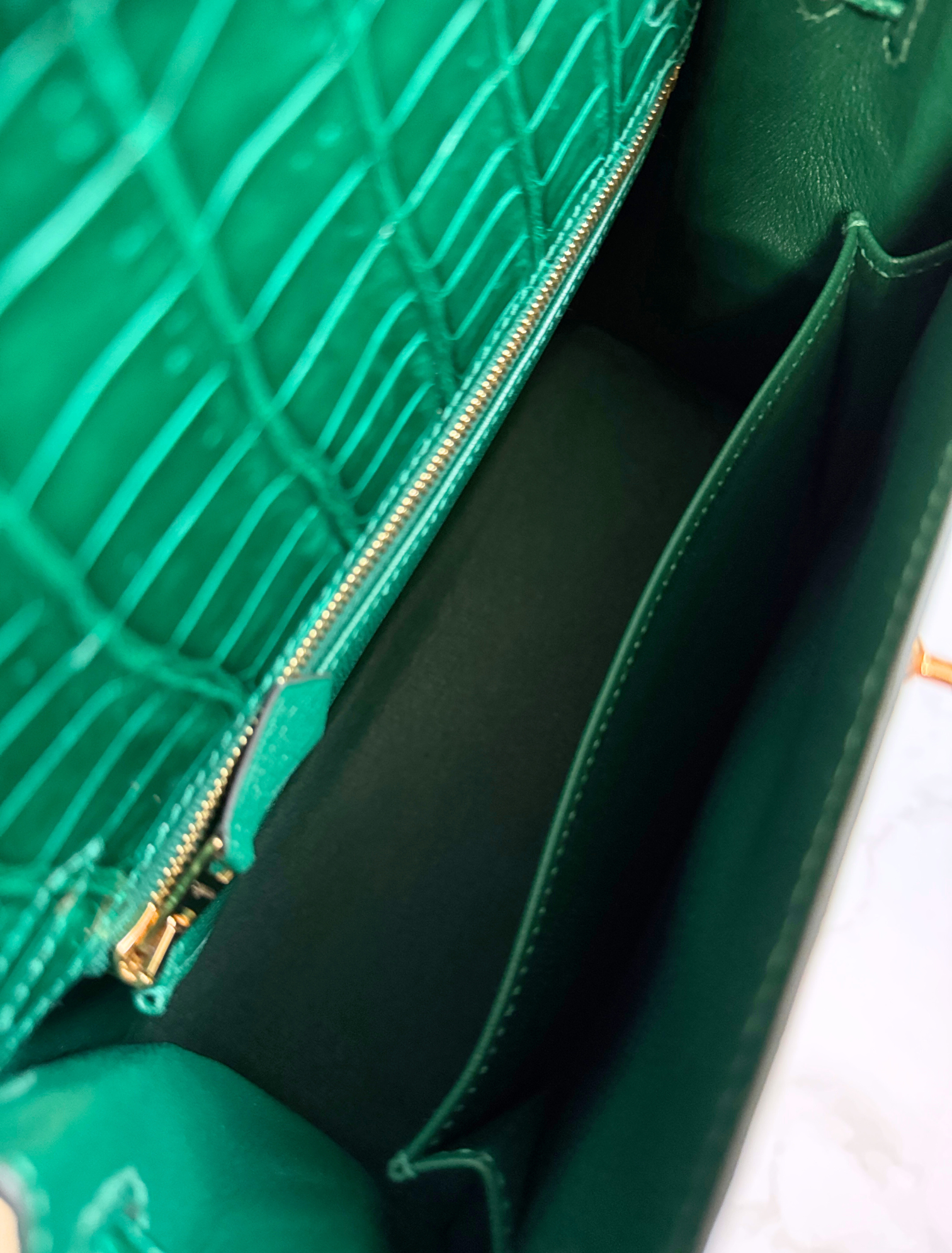 Hermes Kelly 25 Vert Emeraude Shiny Porosus Gold HW New Condition Complete Rec
