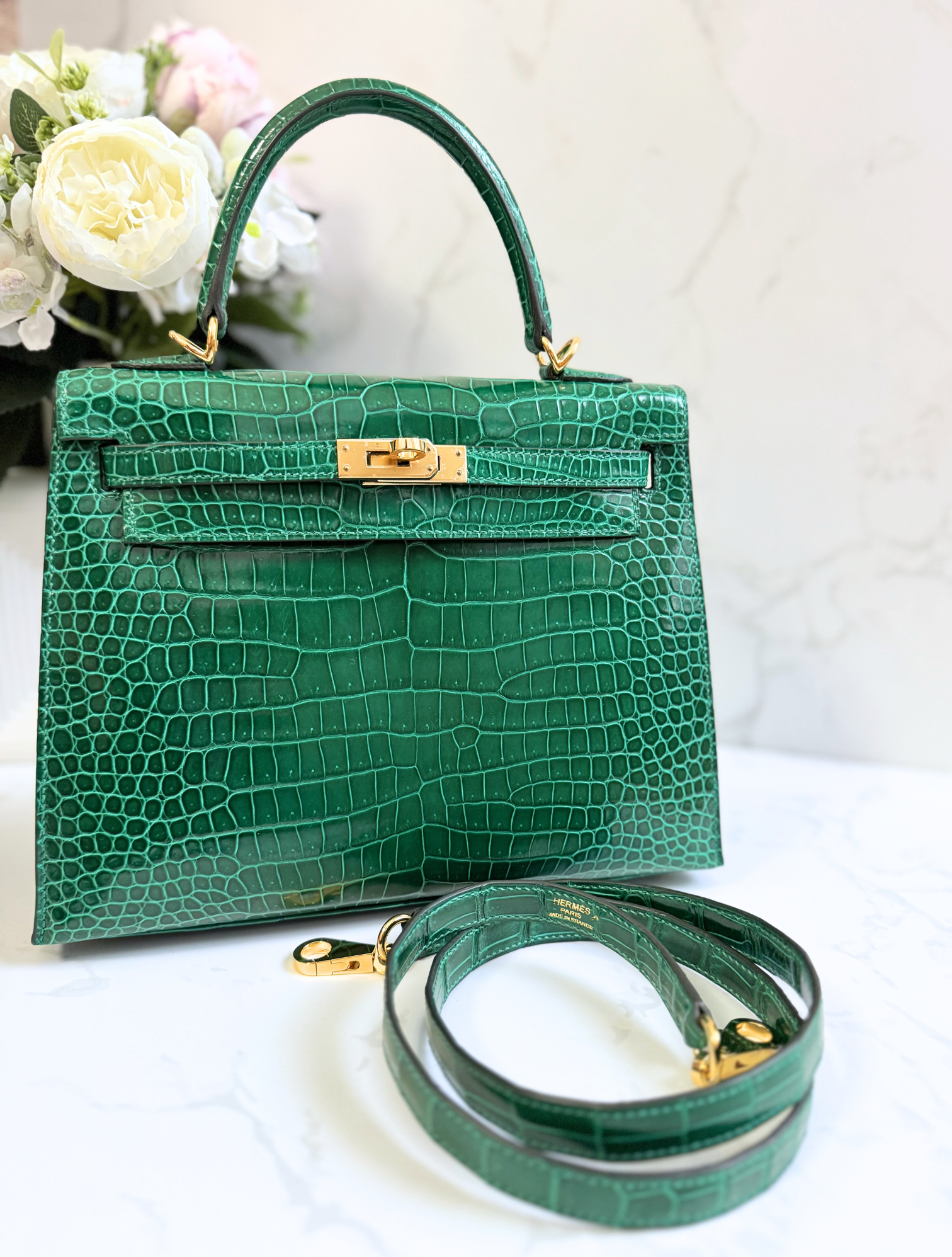 Hermes Kelly 25 Vert Emeraude Shiny Porosus Gold HW New Condition Complete Rec