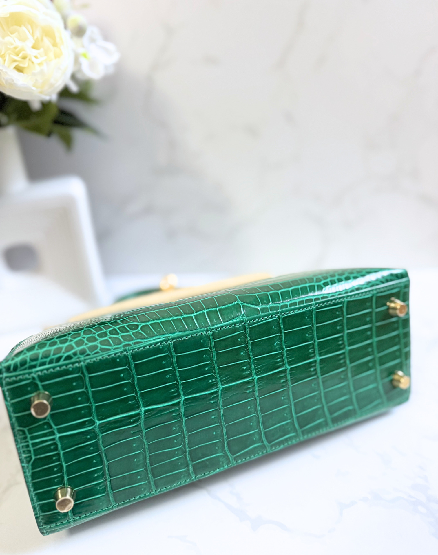 Hermes Kelly 25 Vert Emeraude Shiny Porosus Gold HW New Condition Complete Rec