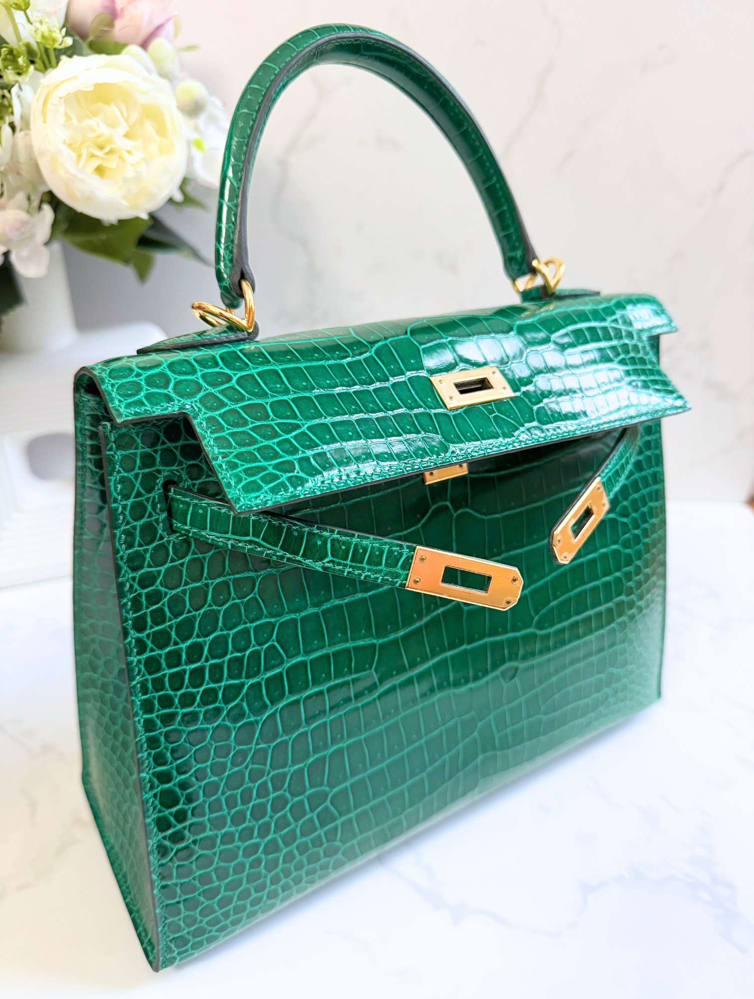 Hermes Kelly 25 Vert Emeraude Shiny Porosus Gold HW New Condition Complete Rec