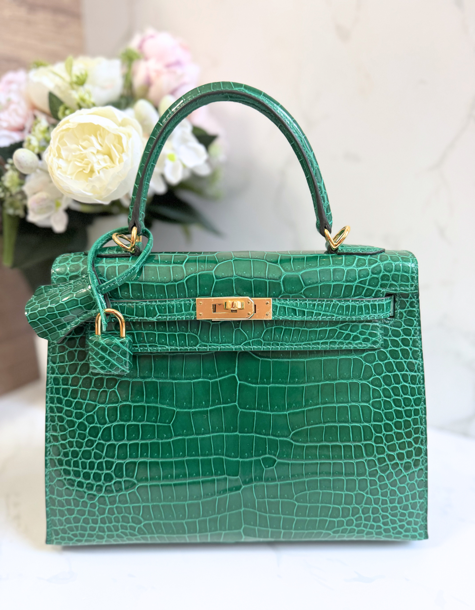 Hermes Kelly 25 Vert Emeraude Shiny Porosus Gold HW New Condition Complete Rec