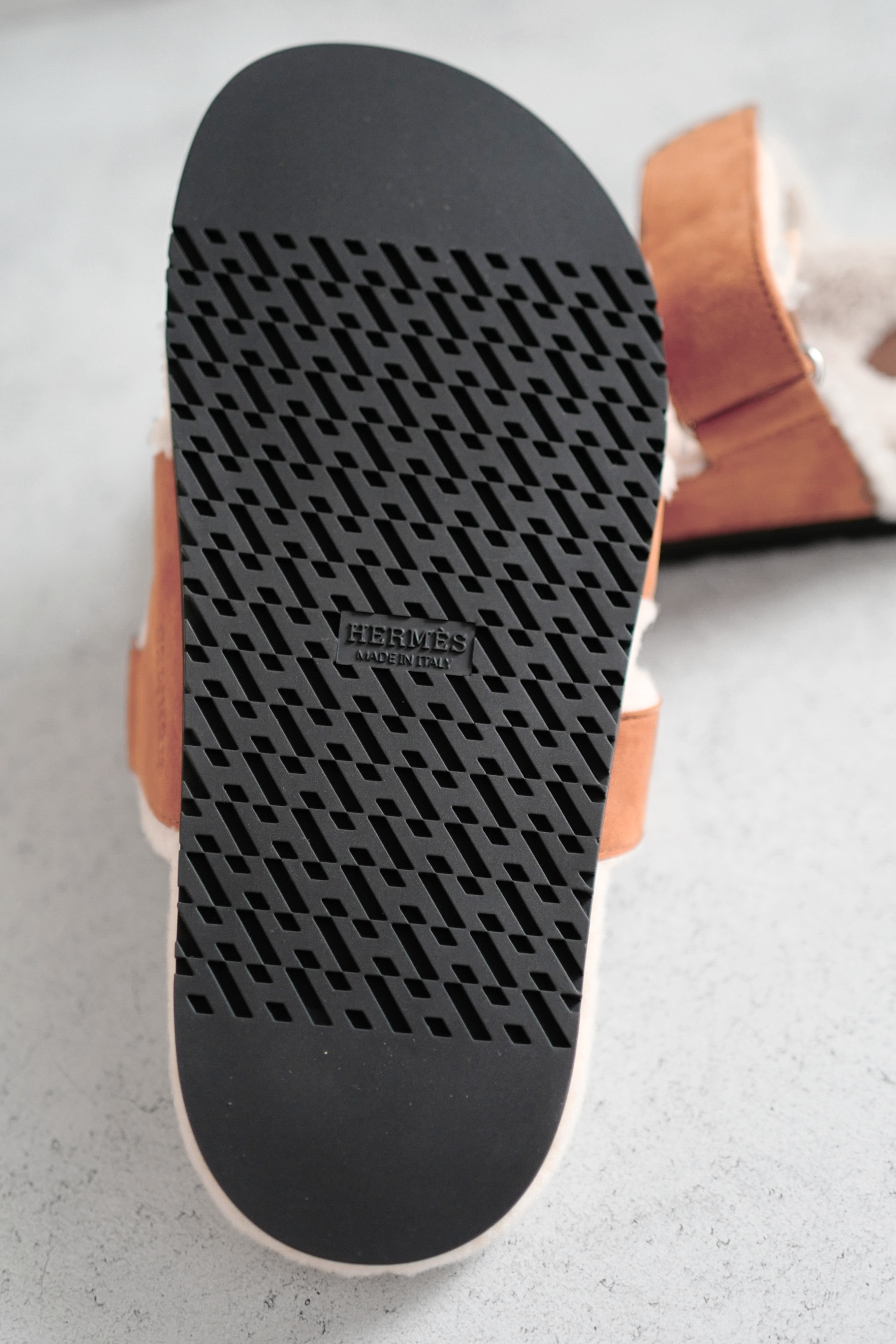 Hermès Chypre Sandal Naturel Écru Suede Shearling Women’s Size 38 – Adjustable Strap