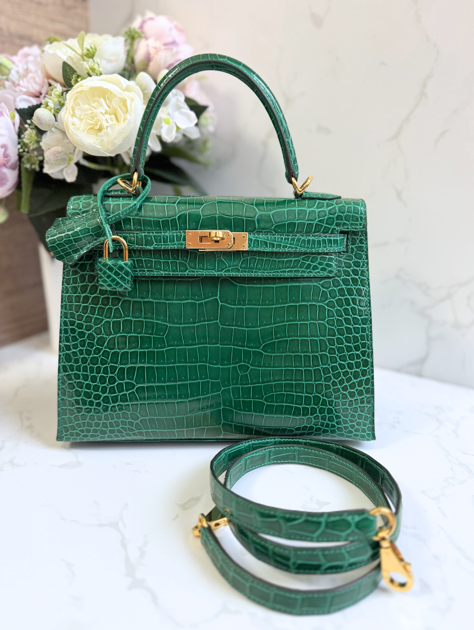 Hermes Kelly 25 Vert Emeraude Shiny Porosus Gold HW New Condition Complete Rec