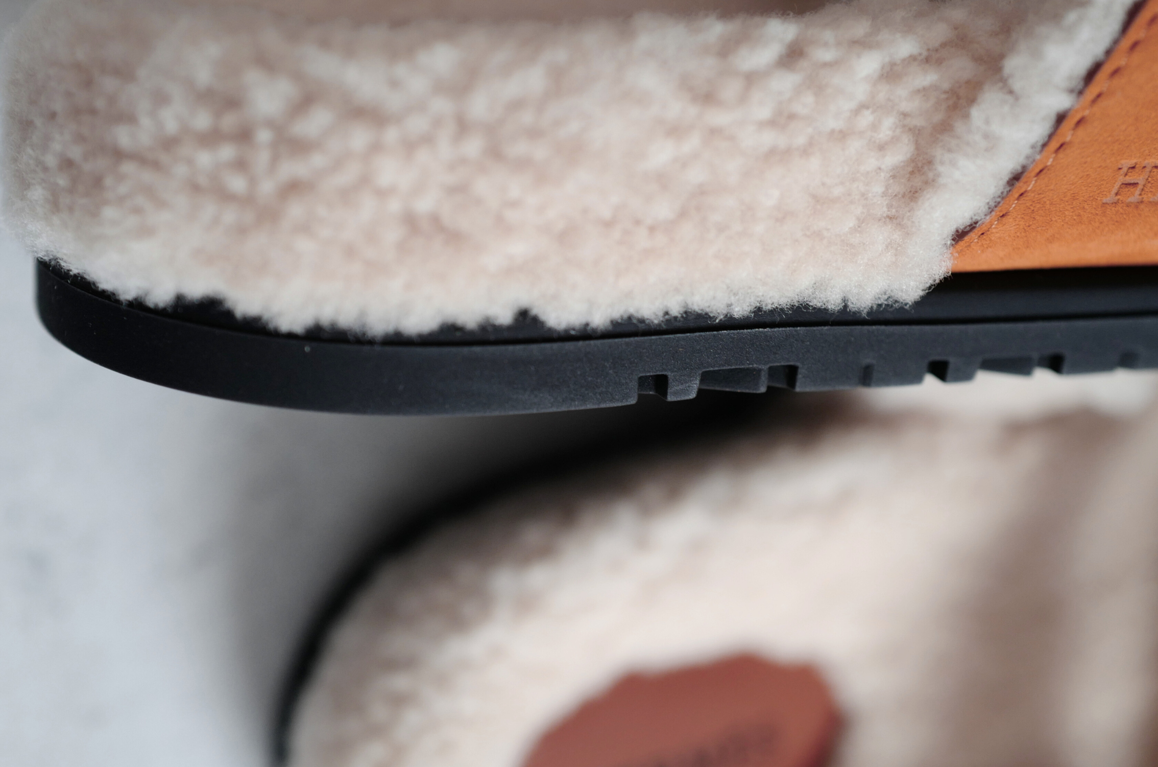 Hermès Chypre Sandal Naturel Écru Suede Shearling Women’s Size 38 – Adjustable Strap