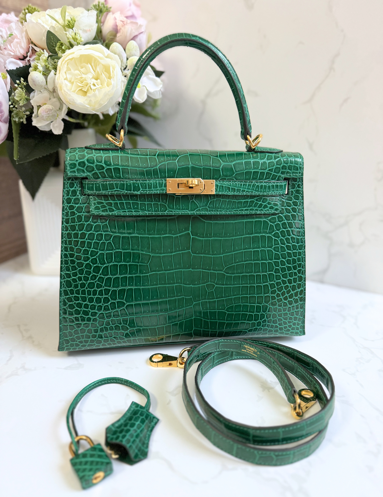 Hermes Kelly 25 Vert Emeraude Shiny Porosus Gold HW New Condition Complete Rec