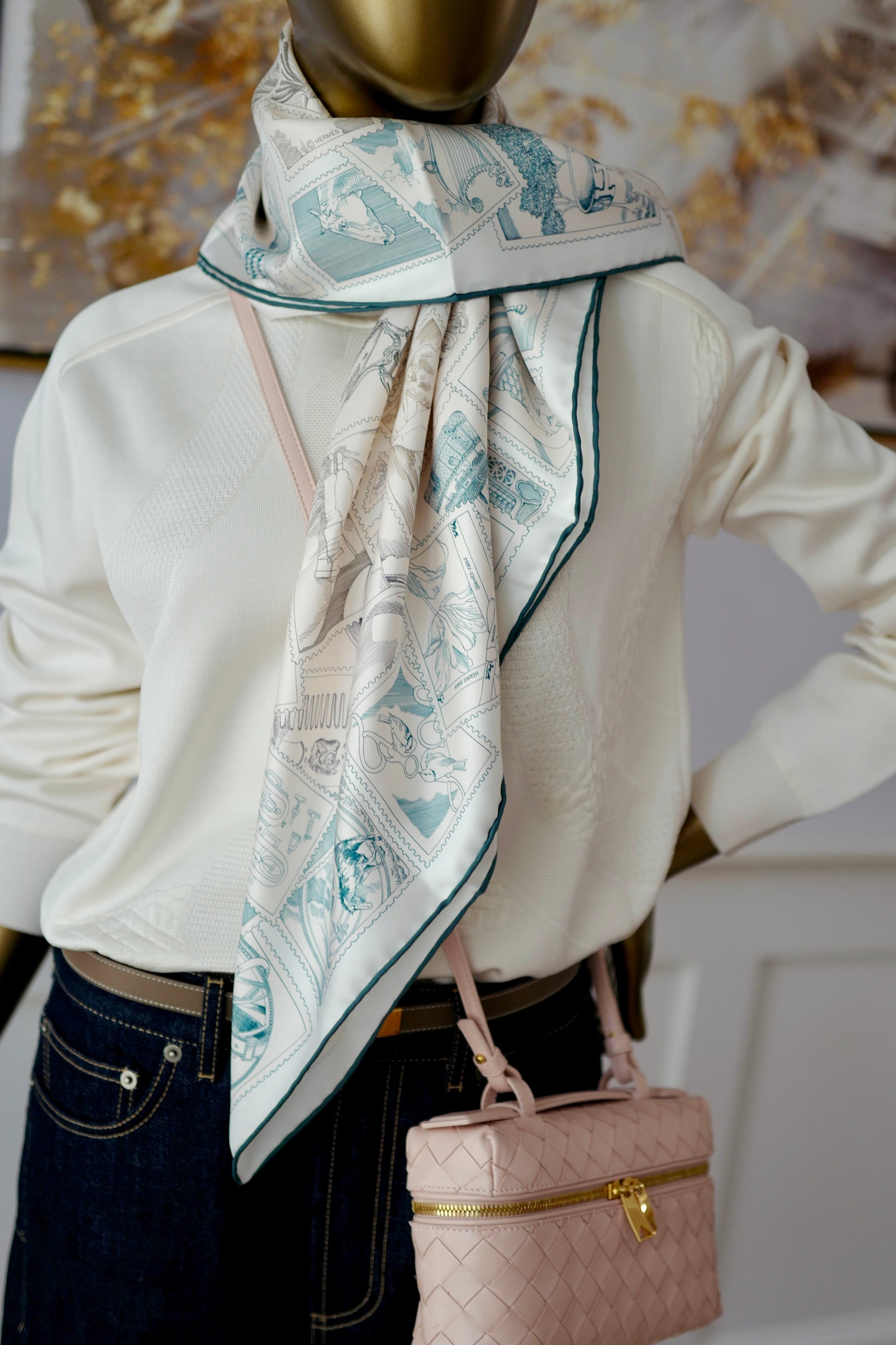 NEW Hermes Le Philateliste du Faubourg silk scarf 90 rose pâle / gris / blanc