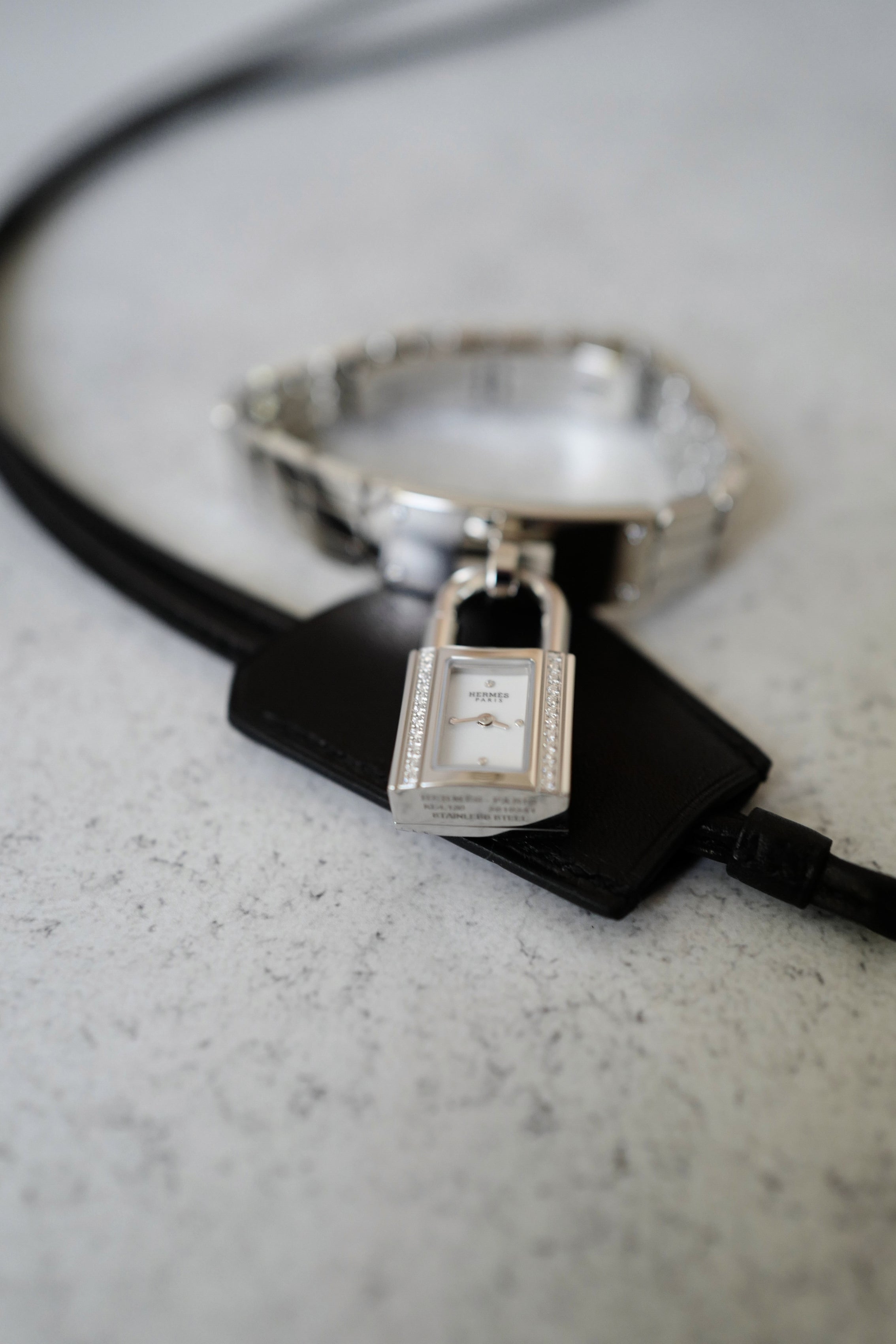 BNIB Hermès Mini Kelly Watch 16mm Sans Coloris with Diamonds