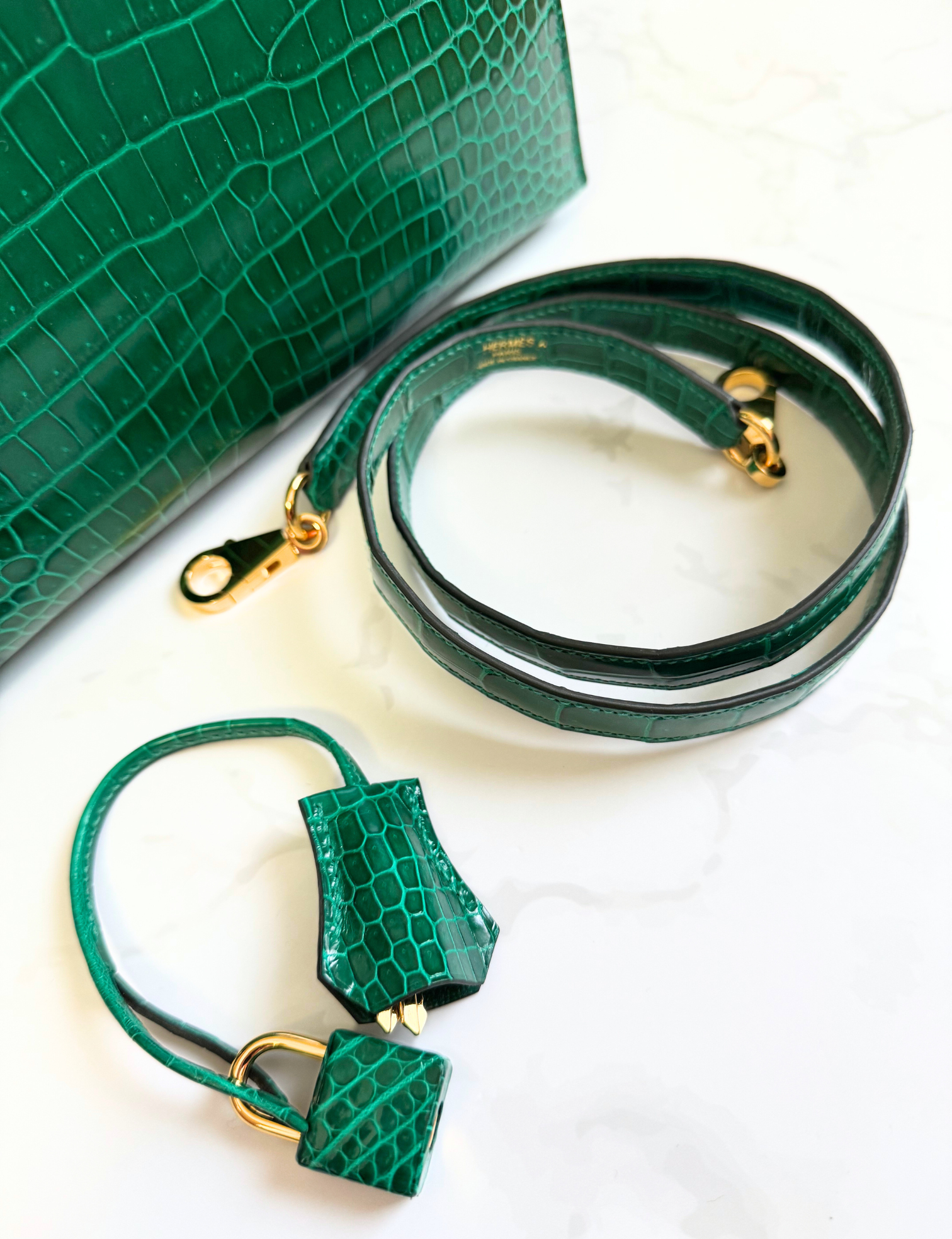 Hermes Kelly 25 Vert Emeraude Shiny Porosus Gold HW New Condition Complete Rec