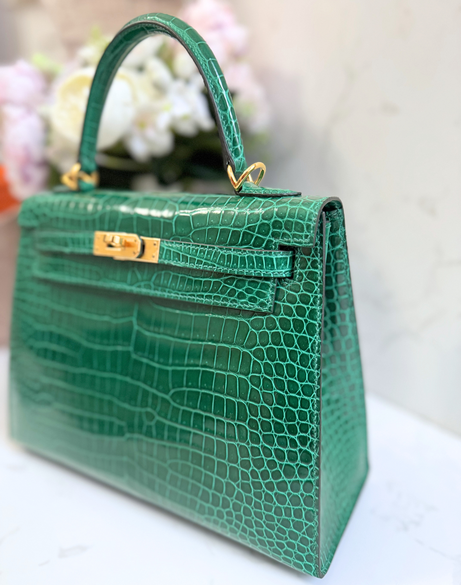 Hermes Kelly 25 Vert Emeraude Shiny Porosus Gold HW New Condition Complete Rec