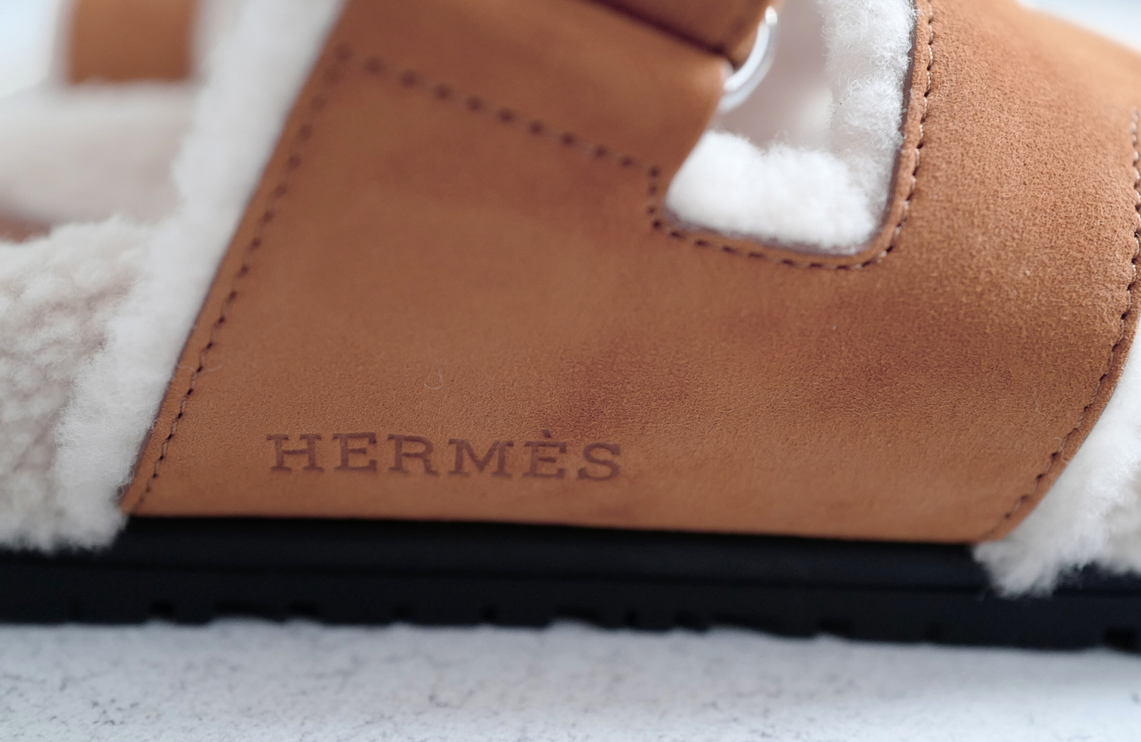Hermès Chypre Sandal Naturel Écru Suede Shearling Women’s Size 38 – Adjustable Strap