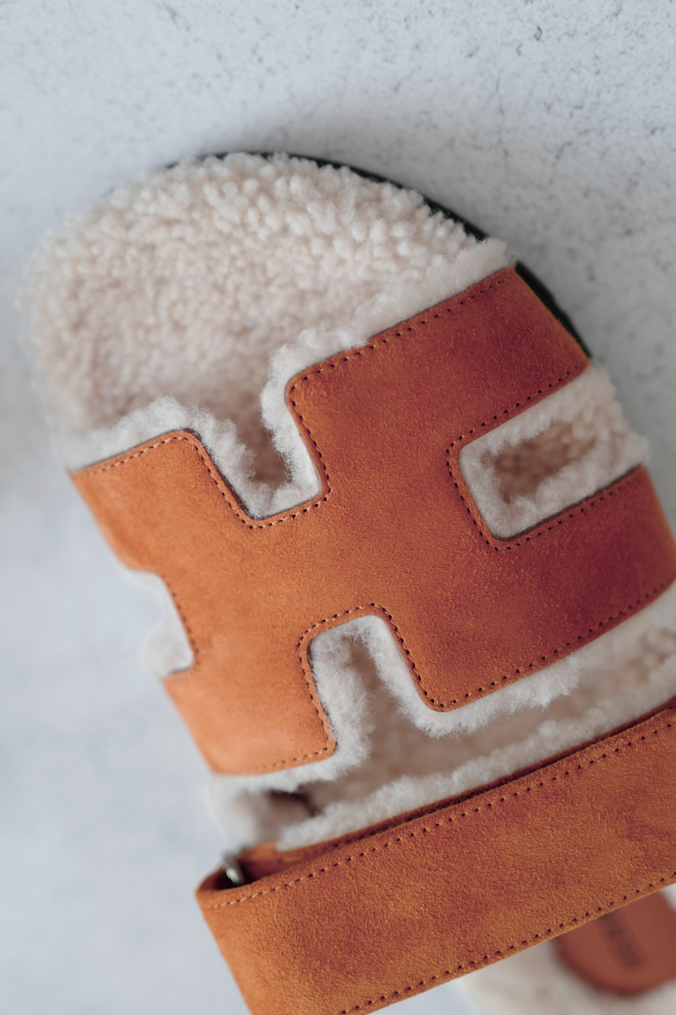 Hermès Chypre Sandal Naturel Écru Suede Shearling Women’s Size 38 – Adjustable Strap