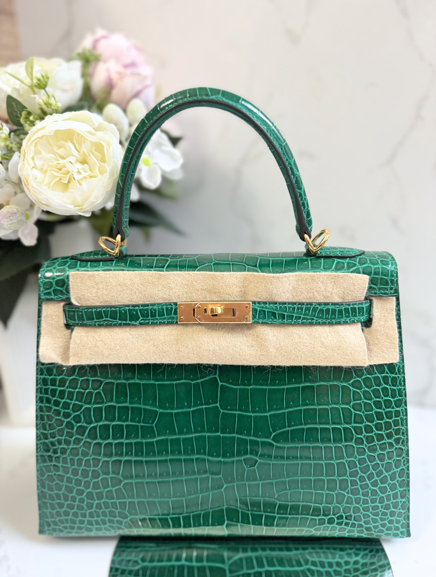 Hermes Kelly 25 Vert Emeraude Shiny Porosus Gold HW New Condition Complete Rec