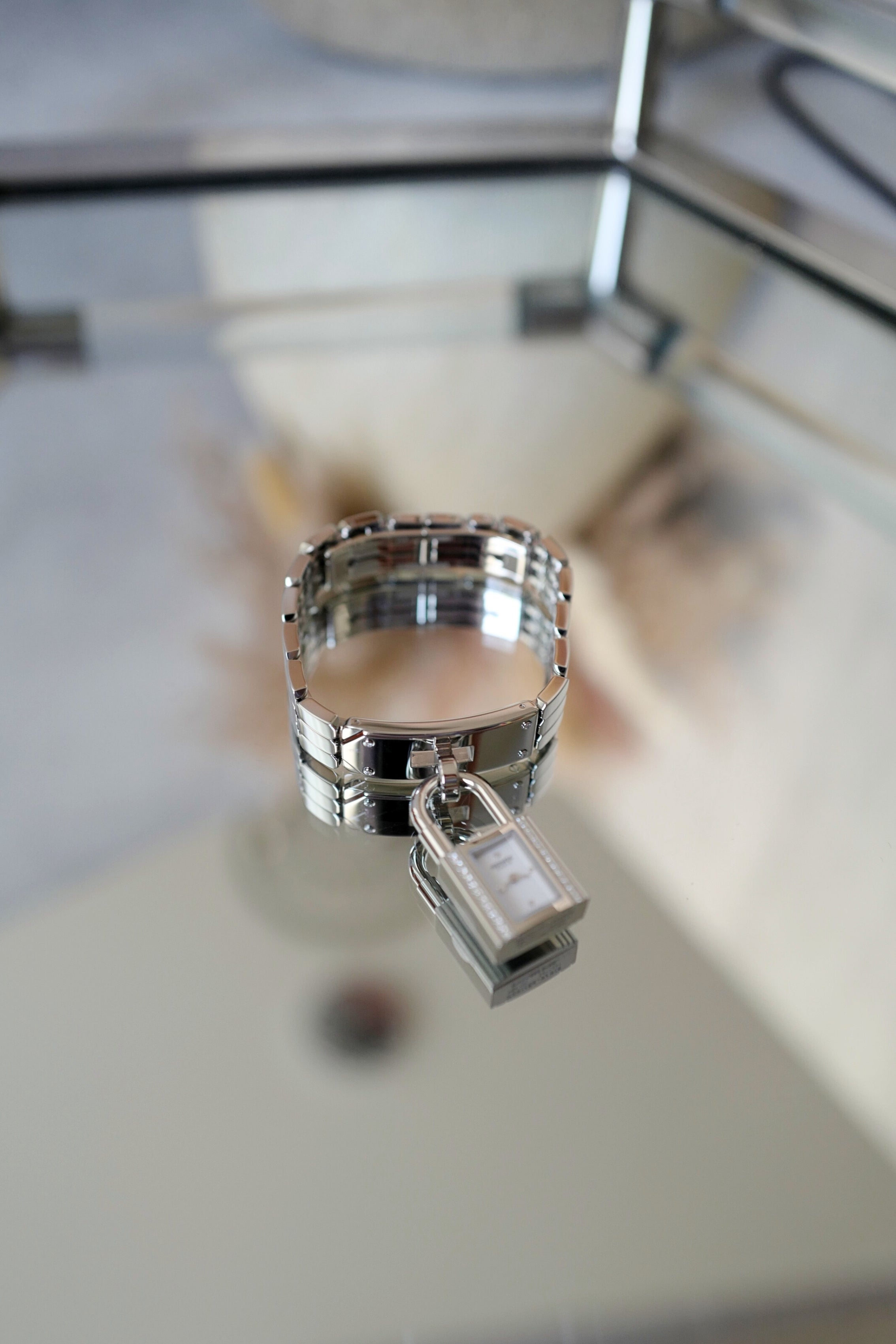 BNIB Hermès Mini Kelly Watch 16mm Sans Coloris with Diamonds