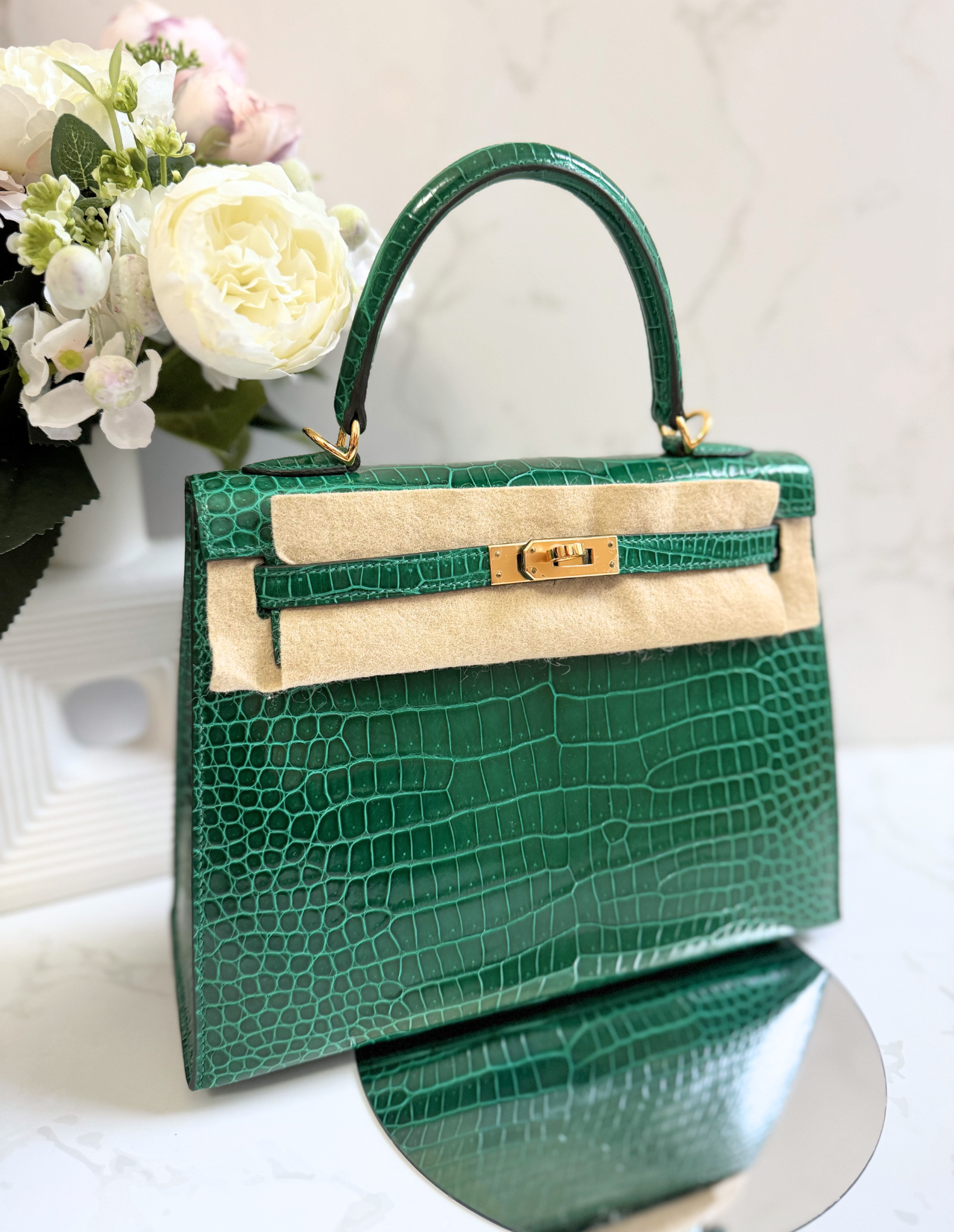 Hermes Kelly 25 Vert Emeraude Shiny Porosus Gold HW New Condition Complete Rec