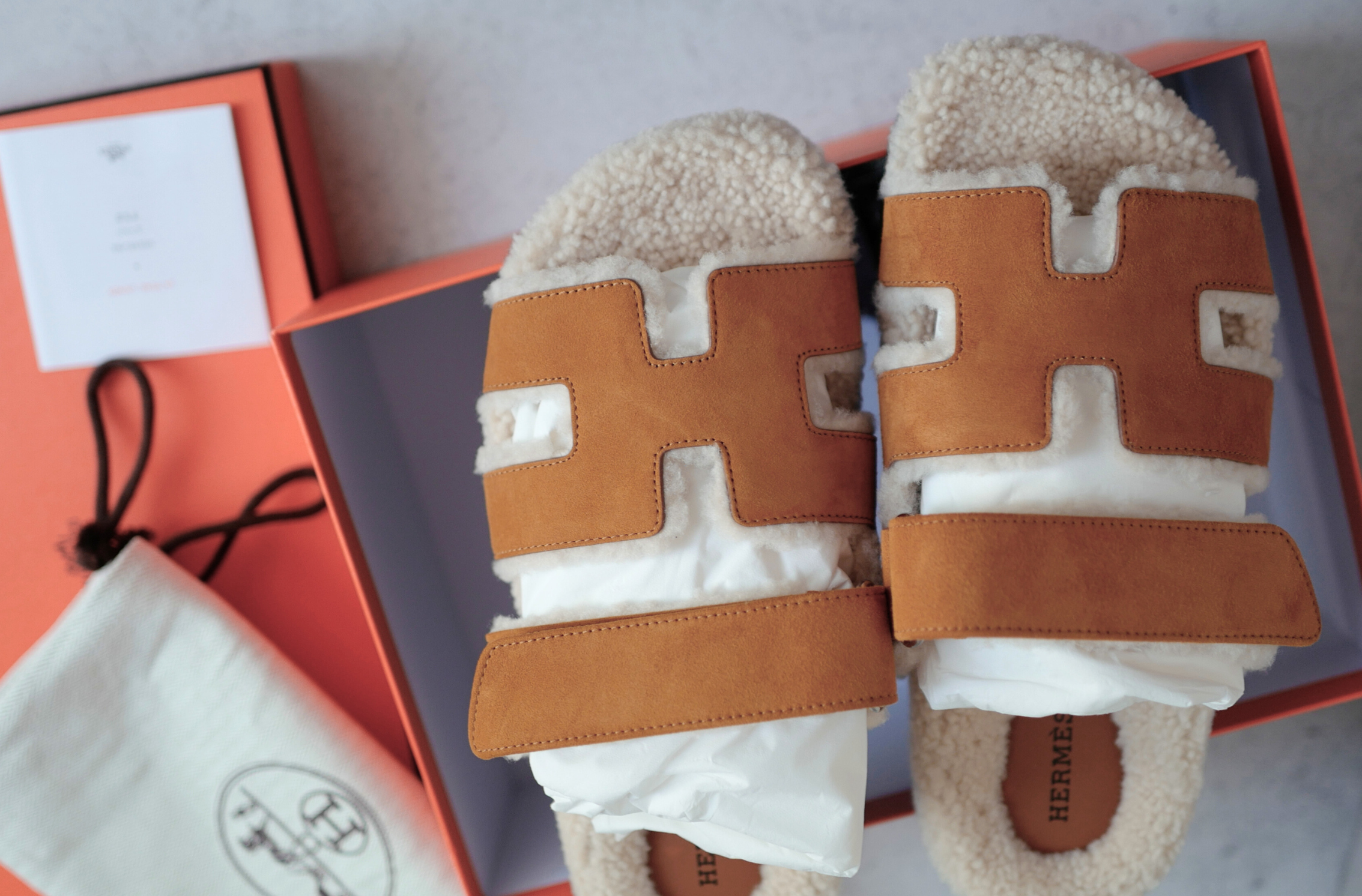 Hermès Chypre Sandal Naturel Écru Suede Shearling Women’s Size 38 – Adjustable Strap