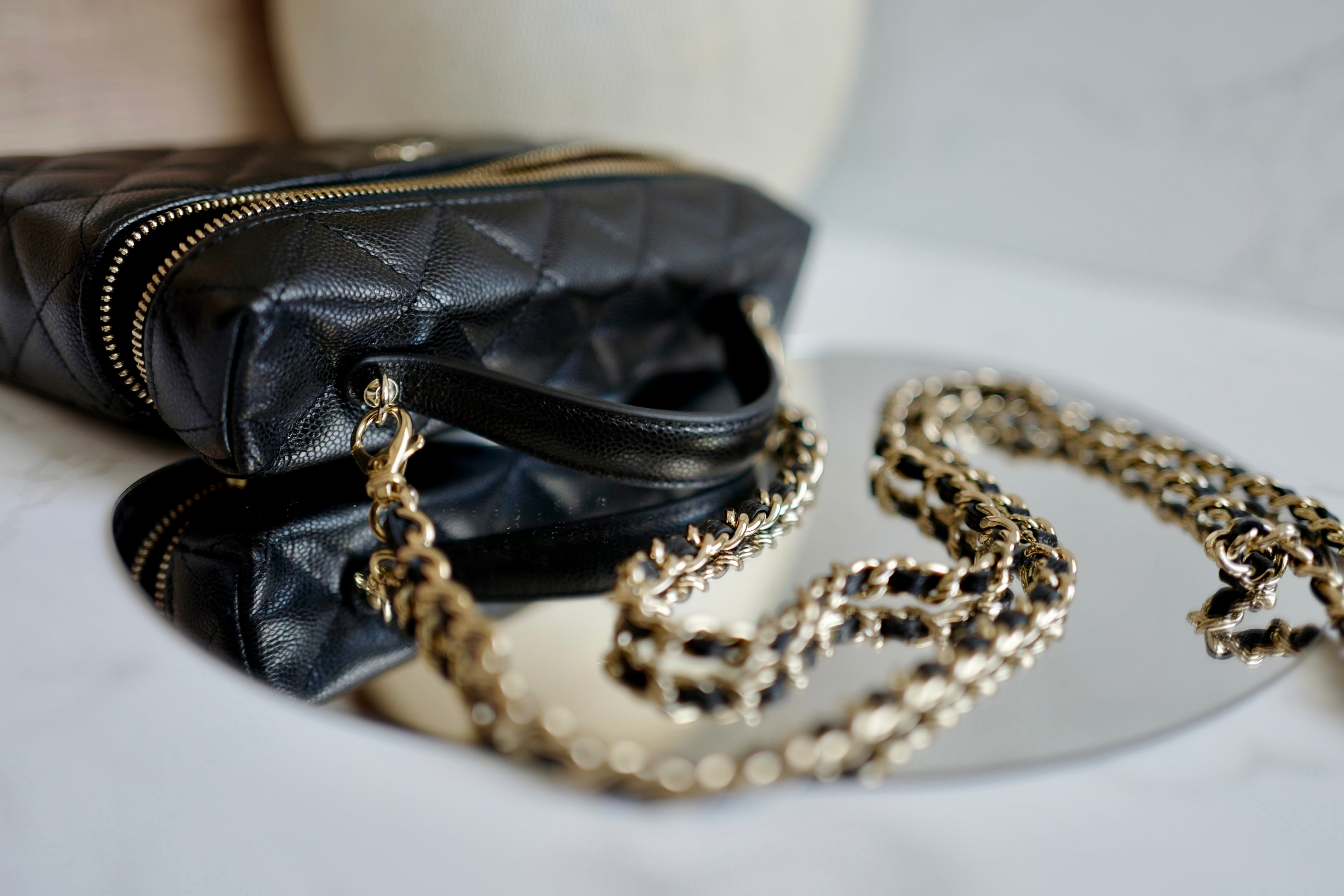 NEW Chanel Spring-Summer 2025 25P Long Chain Vanity Case L19 – Black Caviar GHW