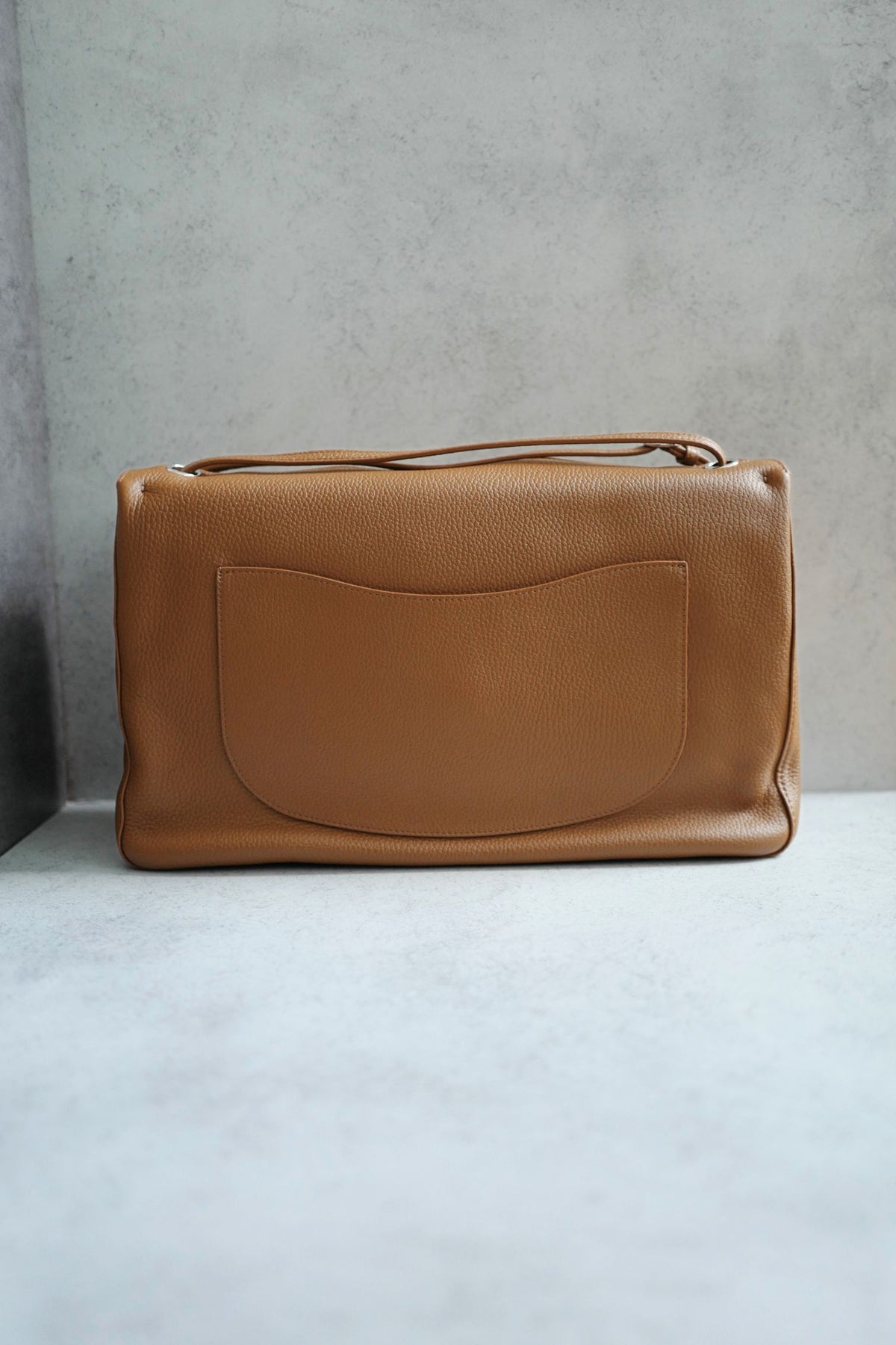 Chanel 26A Matthieu Blazy Maxi 38 Flapbag Camel Grained Calfskin Silver HW