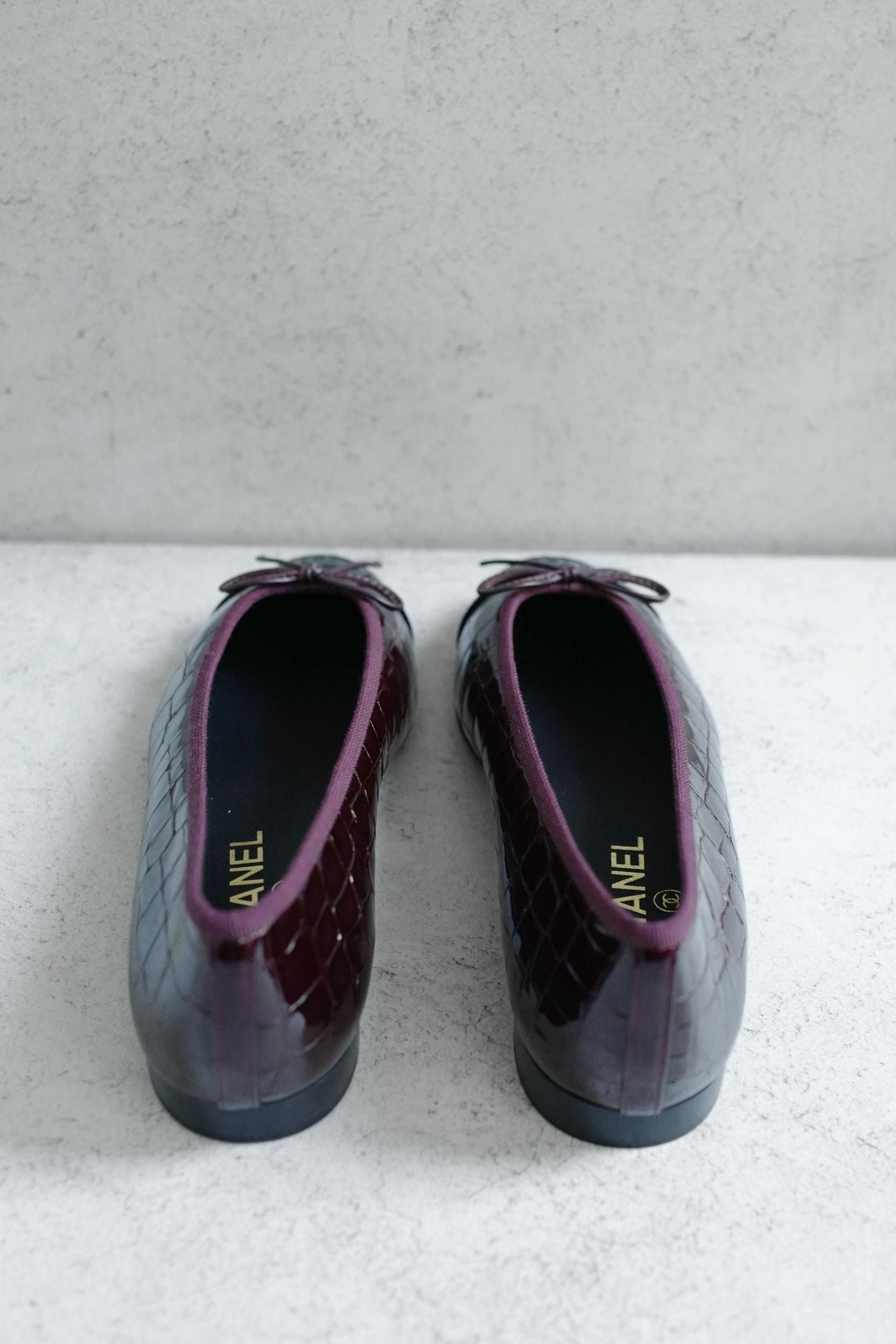 Chanel 26A Ballet Flats Croc Embossed Patent Calfskin Burgundy Black Size 37