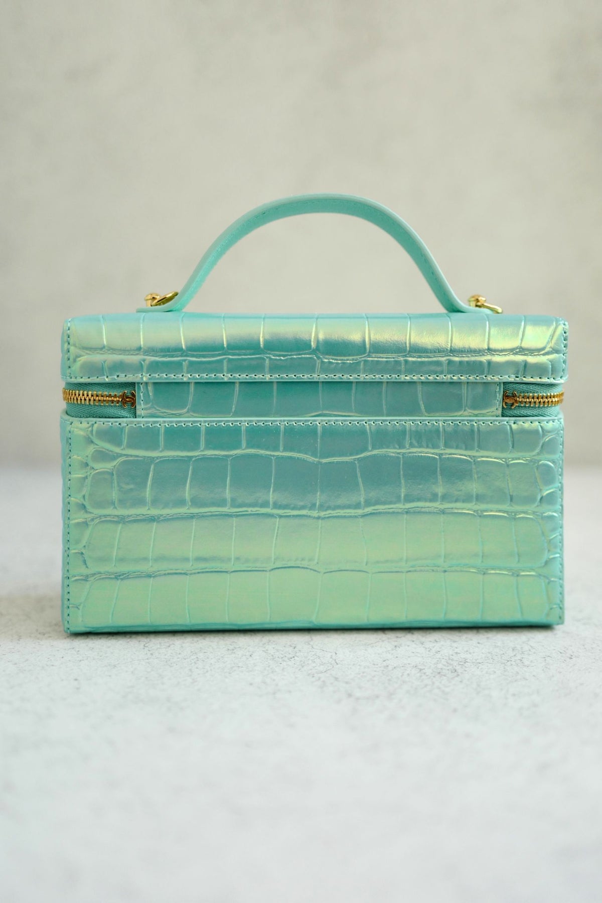 NEW Chanel 26K Vanity with Chain Turquoise Croc Embossed Iridescent Calfskin GHW