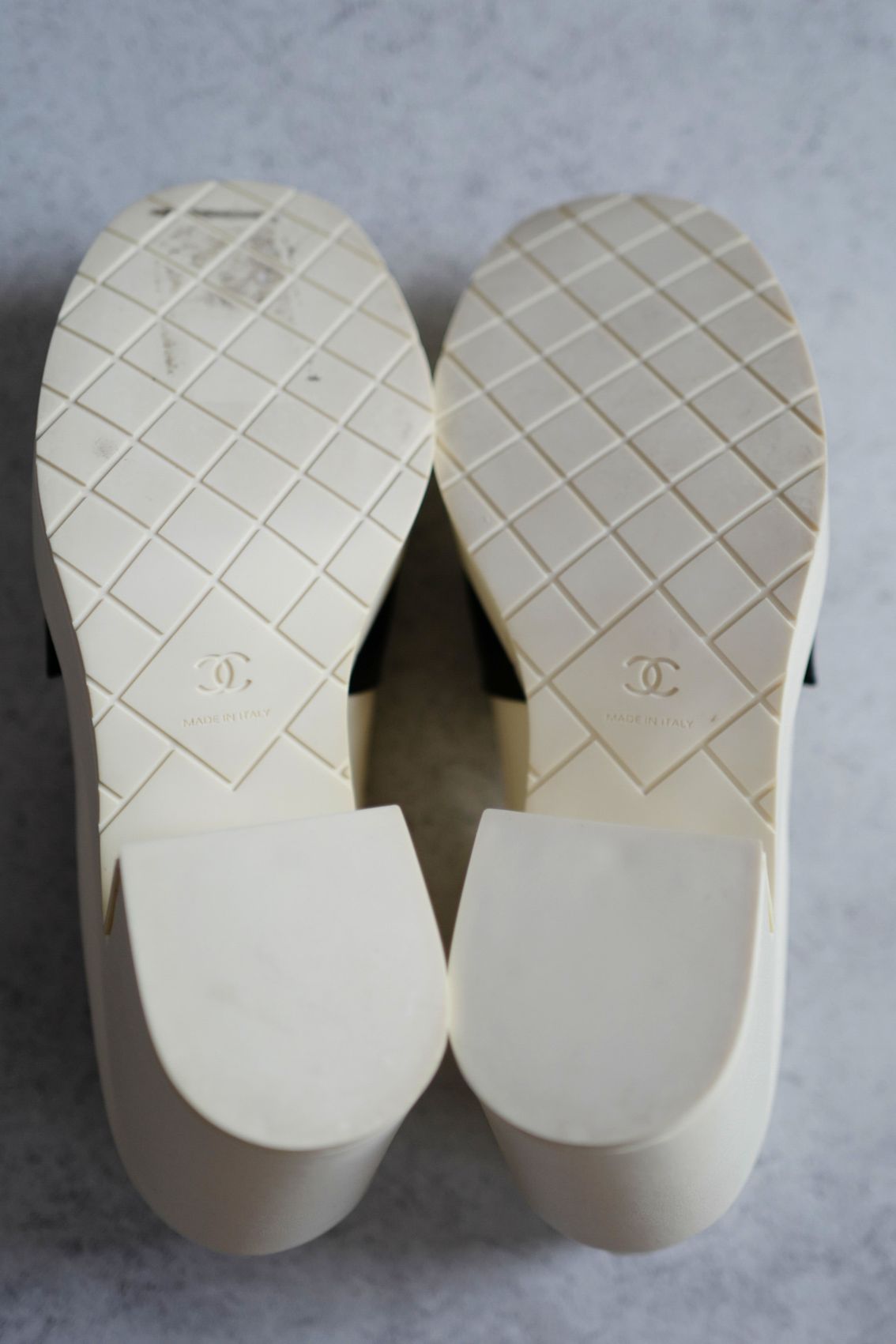 BNIB CHANEL 23C Ivory/Black Crystal CC Logo Moccasin Loafers 37.5